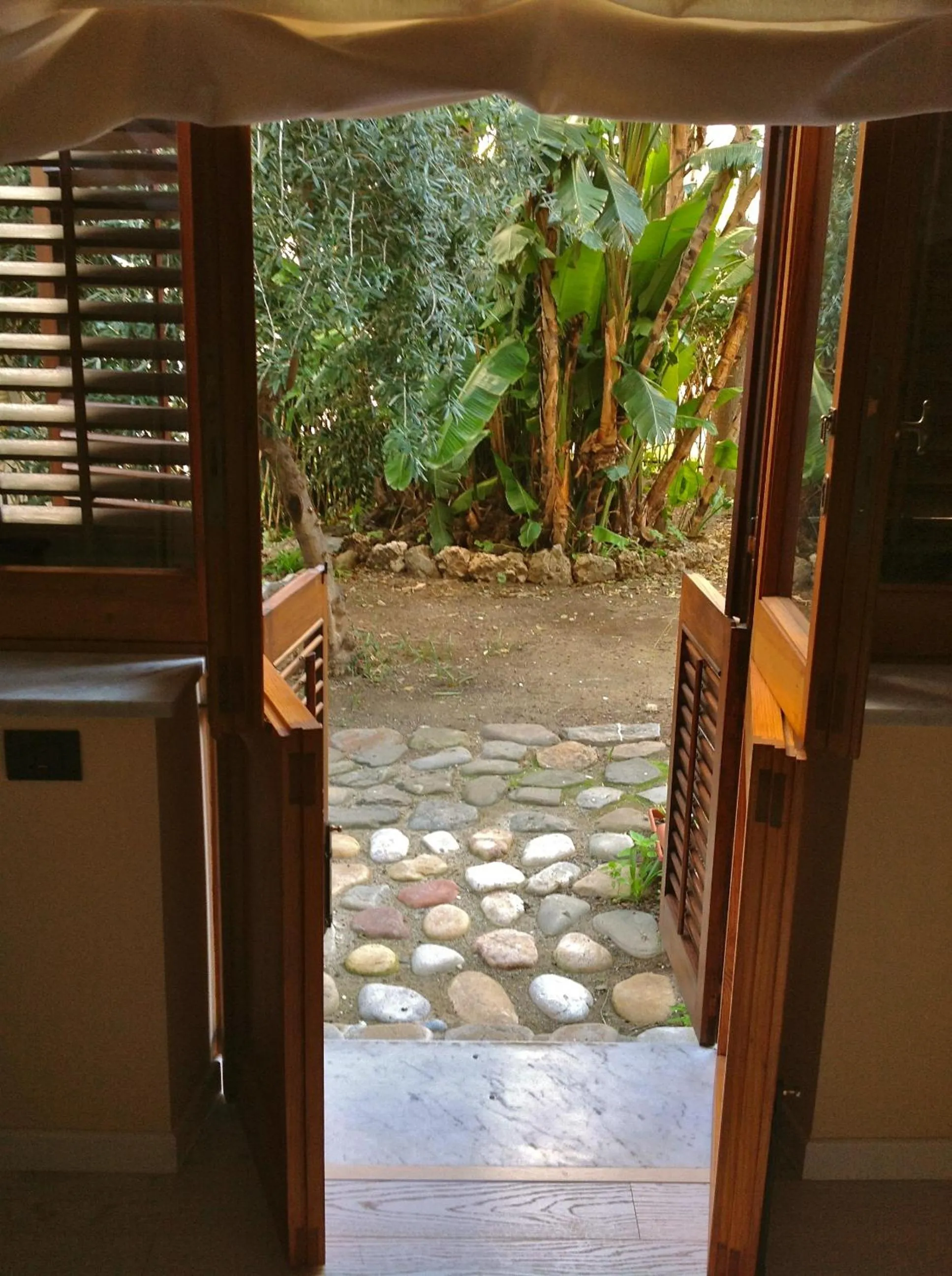 Double Room with Private Entrance in Lirma B&B