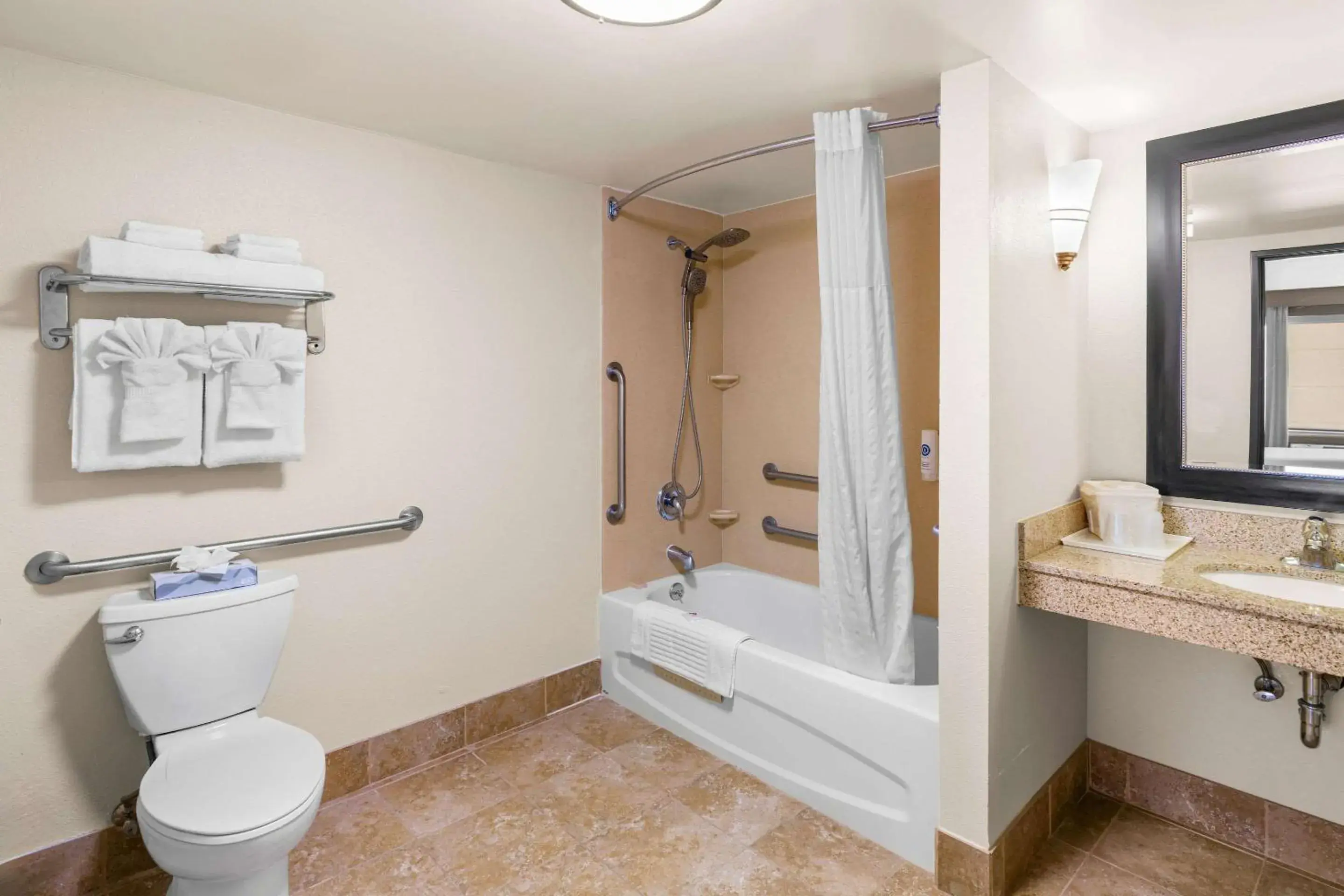 Bedroom in Comfort Suites Vacaville-Napa Valley Area Bedroom in Comfort Suites Vacaville-Napa Valley Area