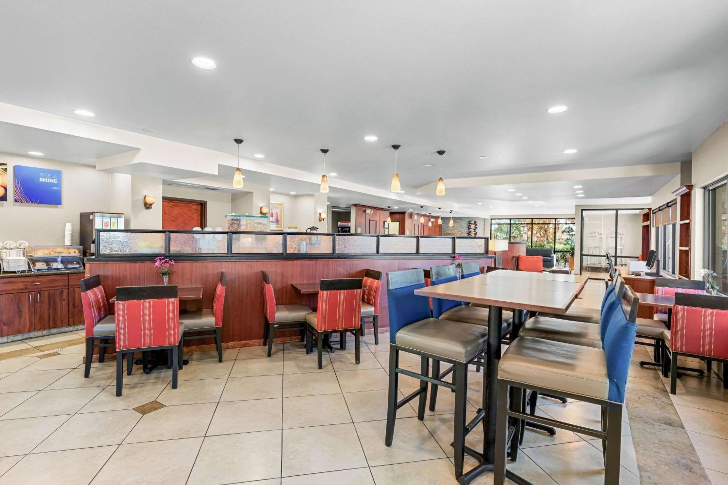 Breakfast in Comfort Suites Vacaville-Napa Valley Area