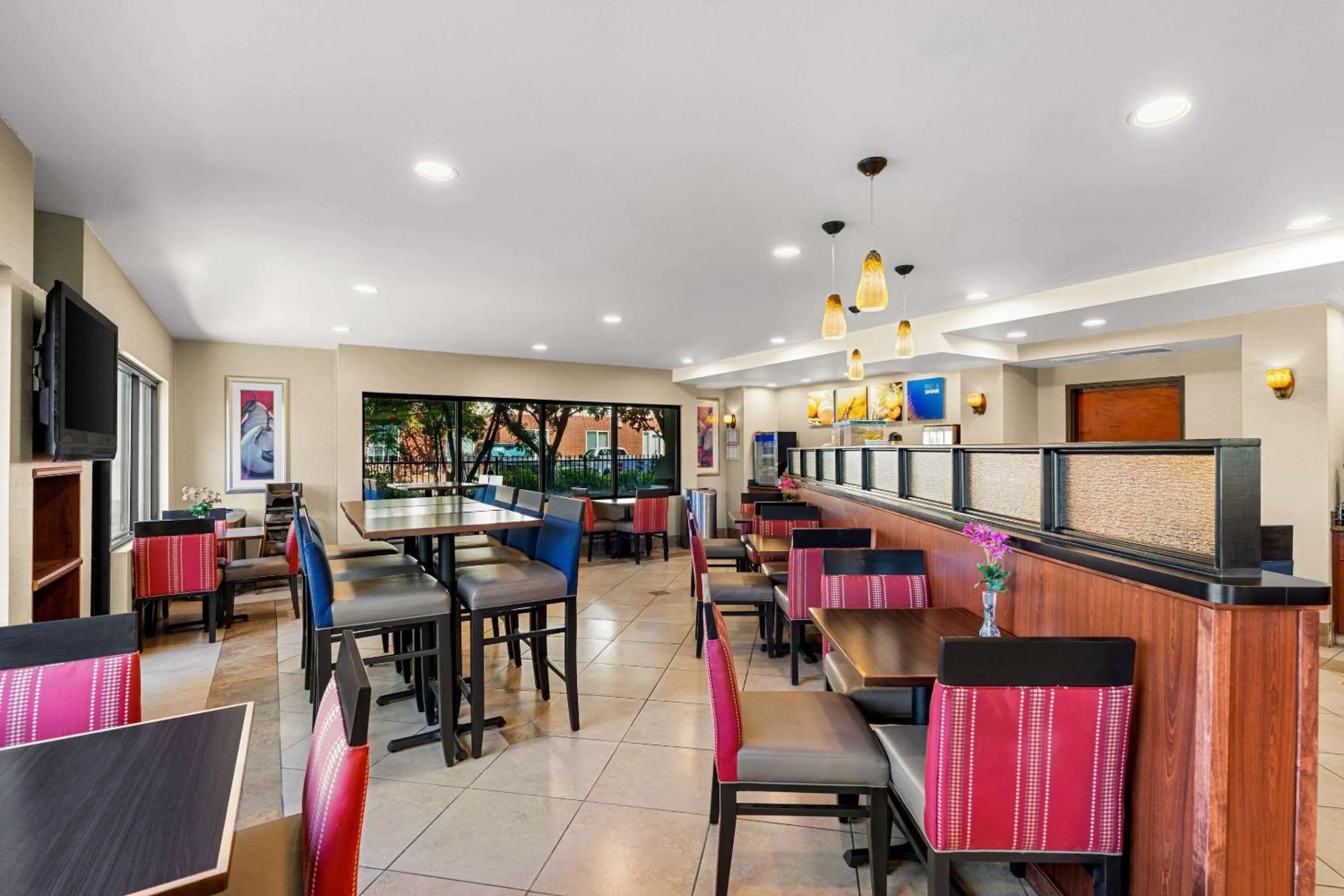 Breakfast in Comfort Suites Vacaville-Napa Valley Area