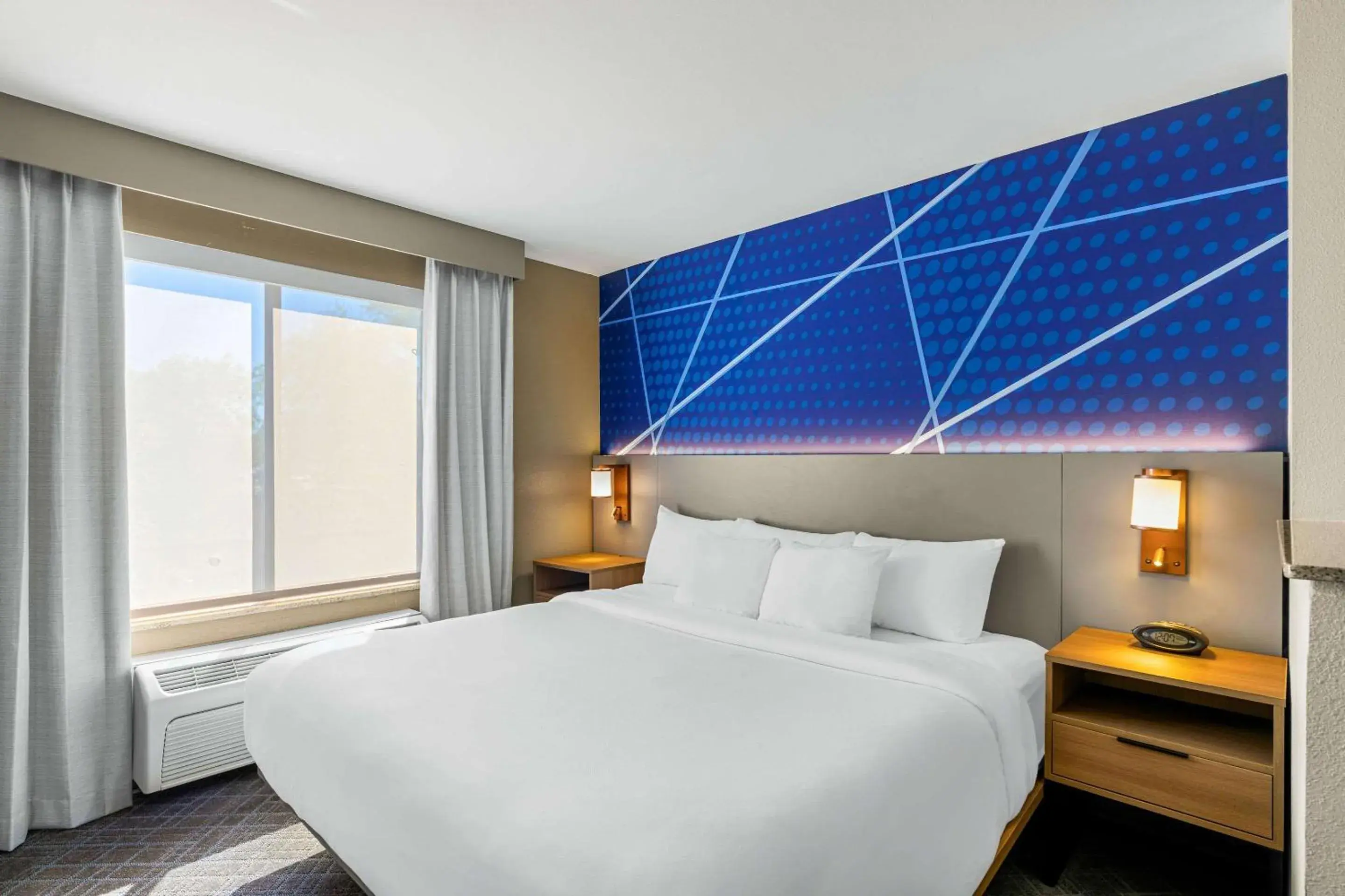 Bedroom, Bed in Comfort Suites Vacaville-Napa Valley Area Bedroom, Bed in Comfort Suites Vacaville-Napa Valley Area