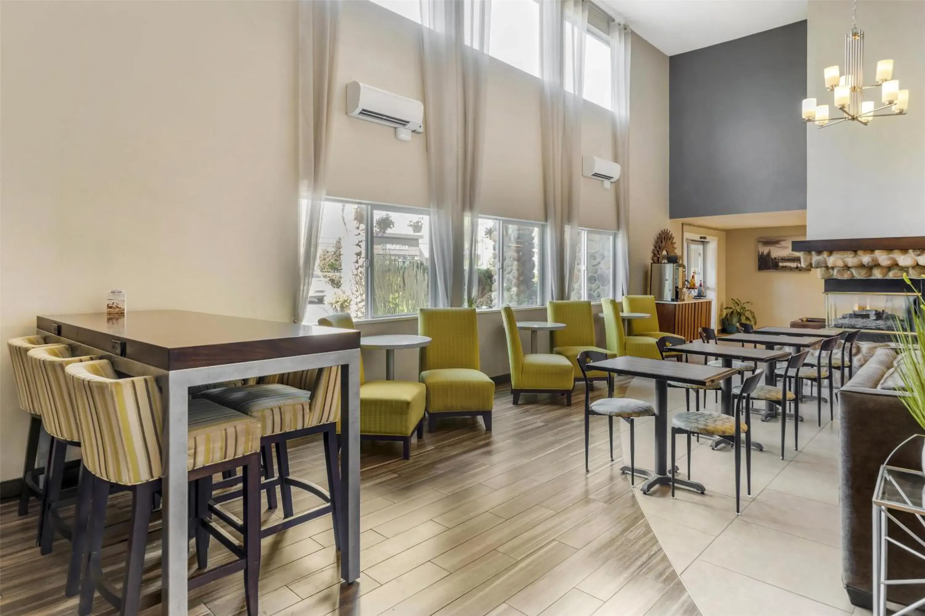 Breakfast in Best Western Plus Wenatchee Downtown Hotel Breakfast in Best Western Plus Wenatchee Downtown Hotel