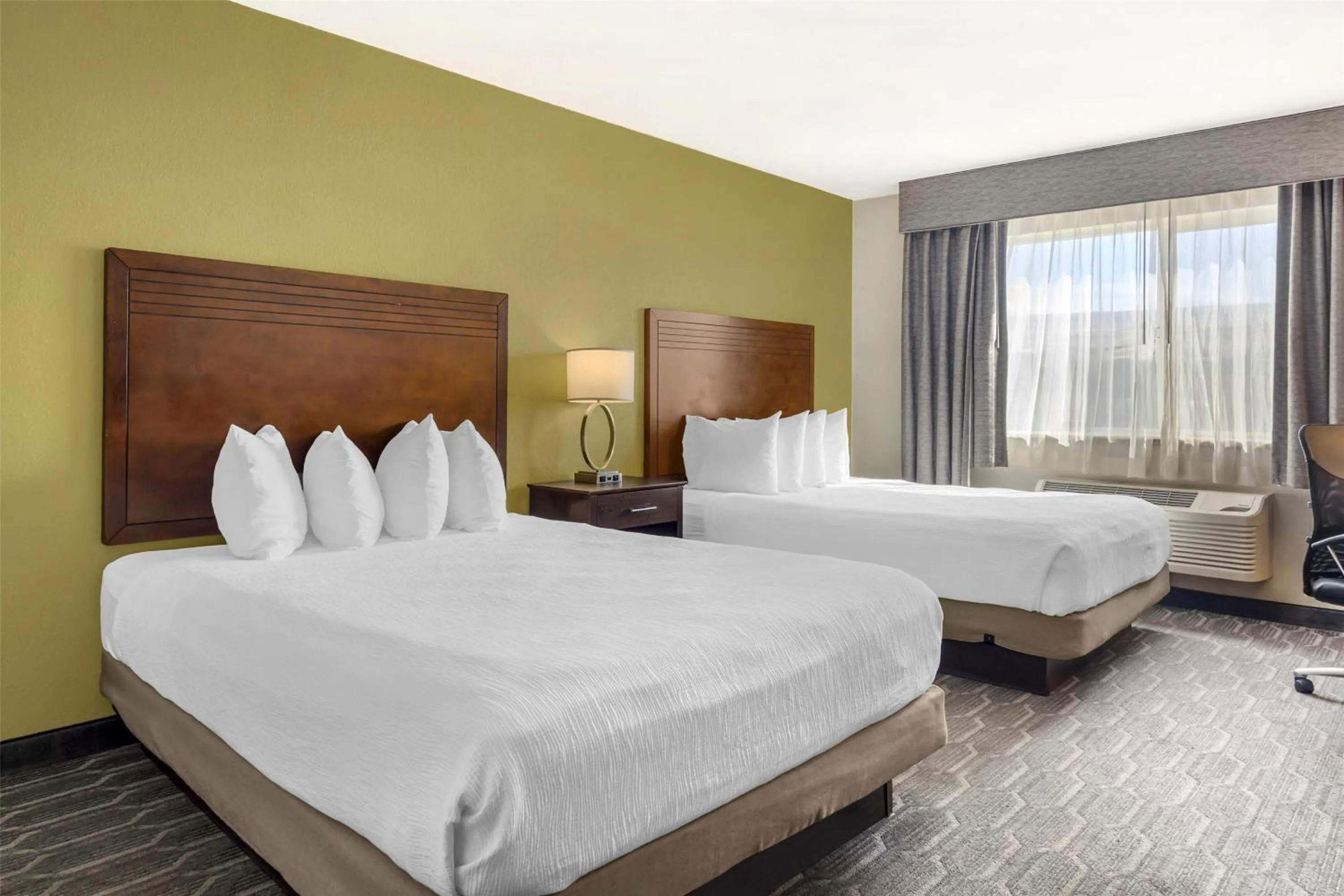 Bedroom, Bed in Best Western Plus Wenatchee Downtown Hotel