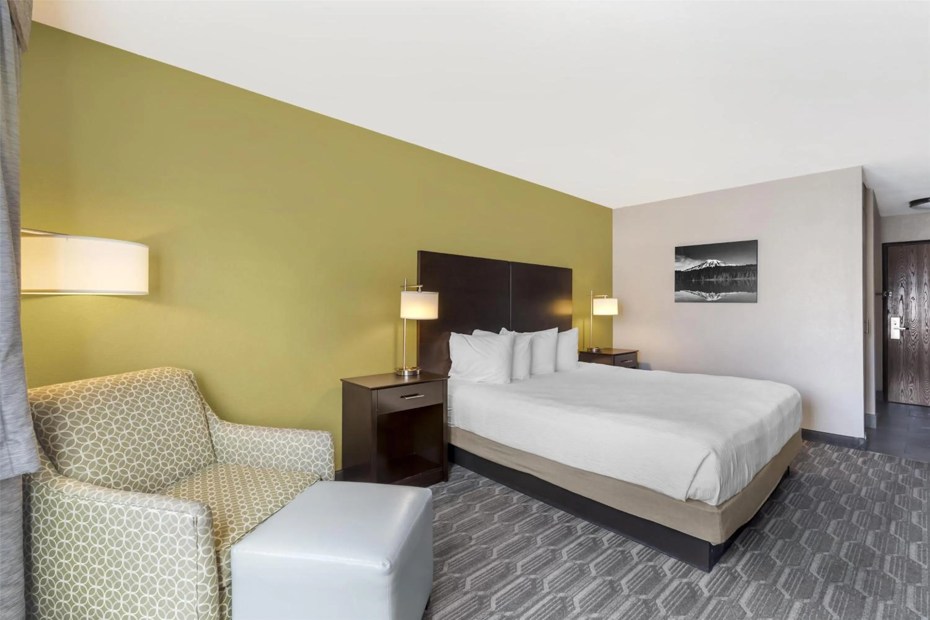 Bedroom, Bed in Best Western Plus Wenatchee Downtown Hotel