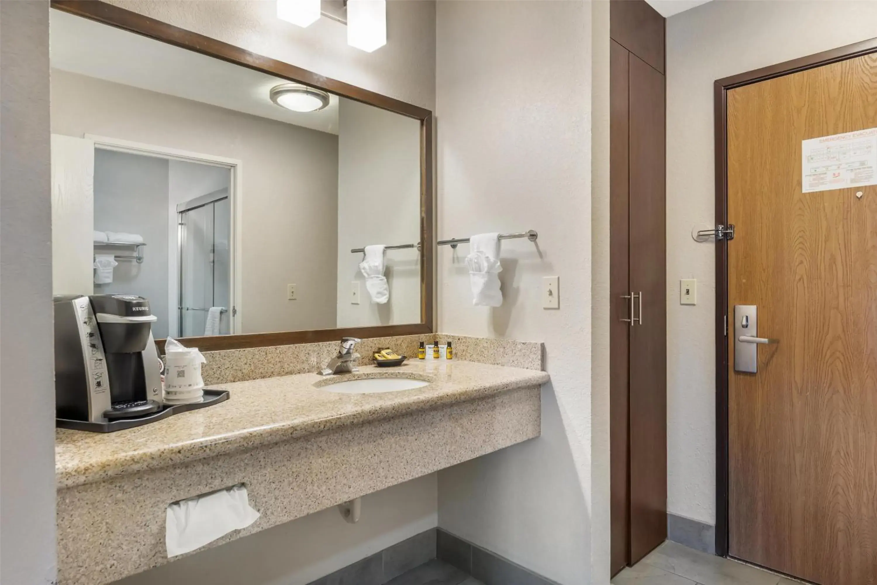 Bedroom in Best Western Plus Wenatchee Downtown Hotel Bedroom in Best Western Plus Wenatchee Downtown Hotel