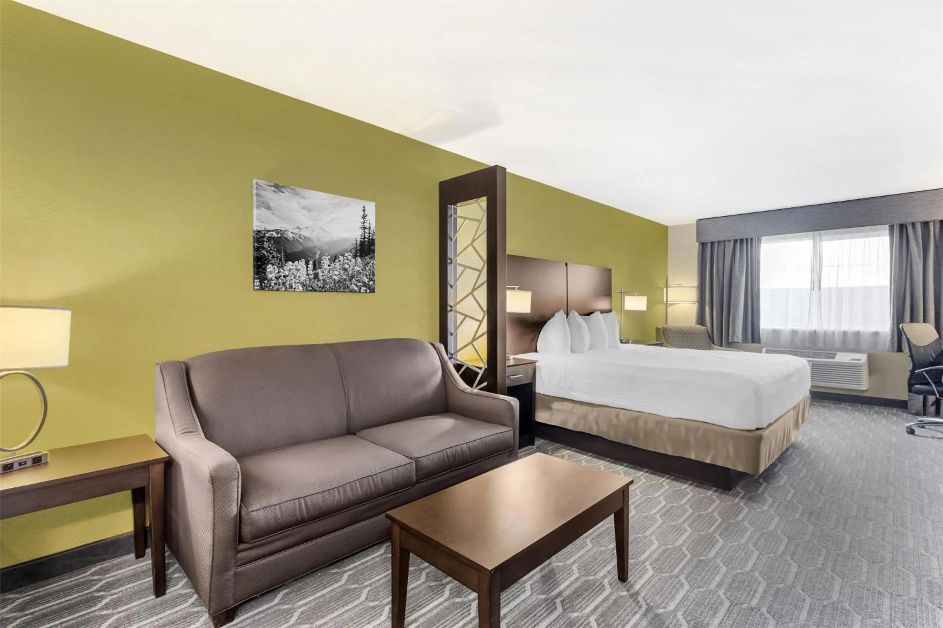 Bedroom, Bed in Best Western Plus Wenatchee Downtown Hotel