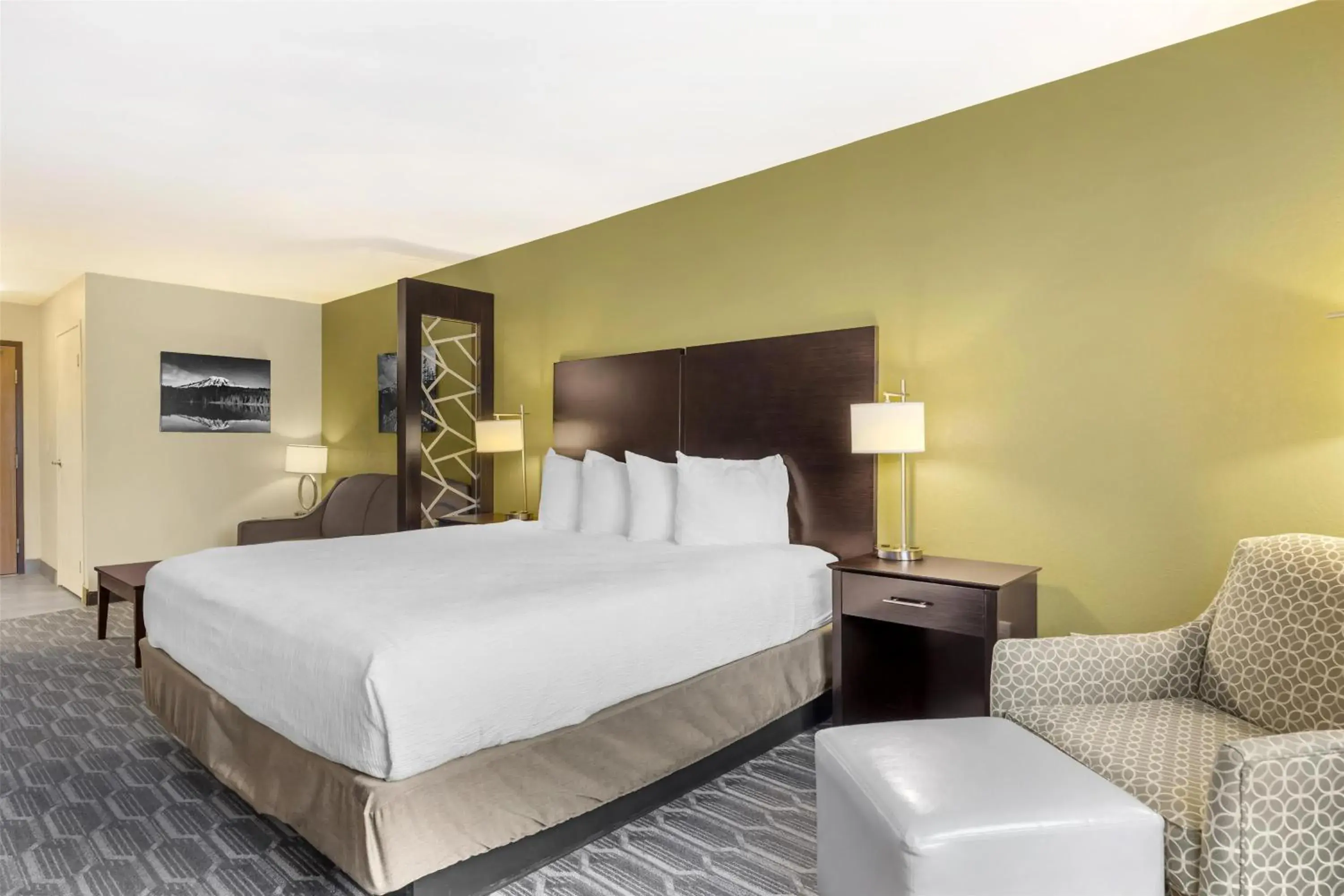 Bedroom, Bed in Best Western Plus Wenatchee Downtown Hotel Bedroom, Bed in Best Western Plus Wenatchee Downtown Hotel