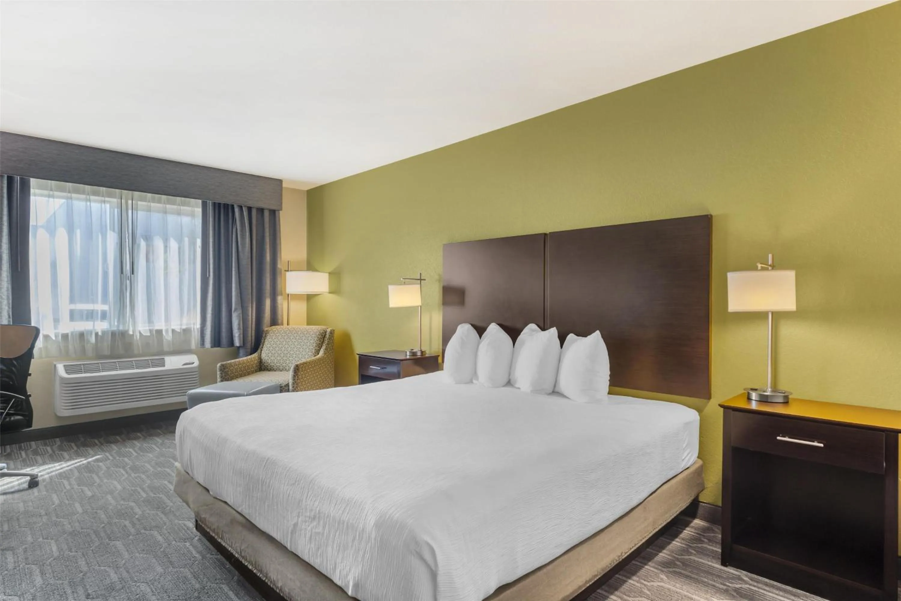 Bedroom, Bed in Best Western Plus Wenatchee Downtown Hotel