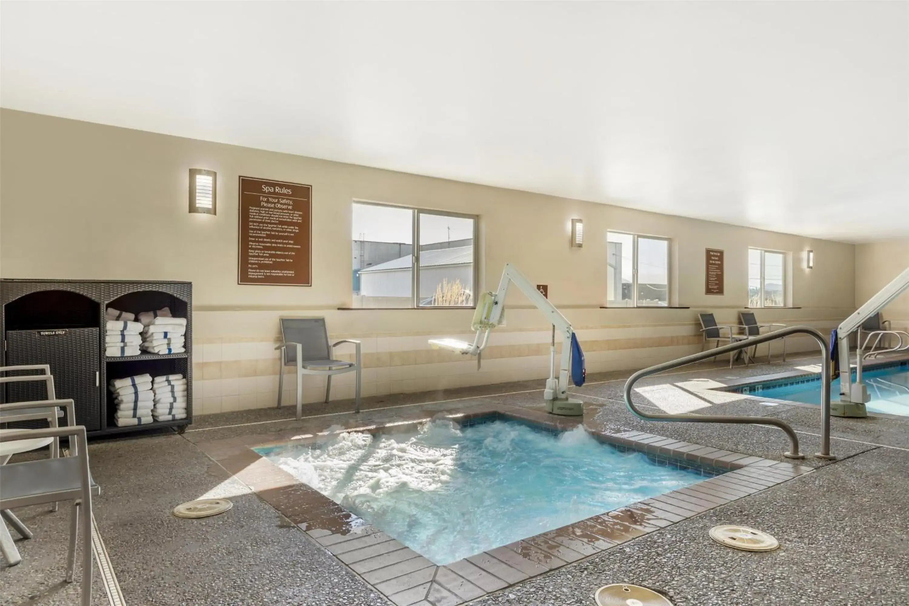 Pool view in Best Western Plus Wenatchee Downtown Hotel Pool view in Best Western Plus Wenatchee Downtown Hotel