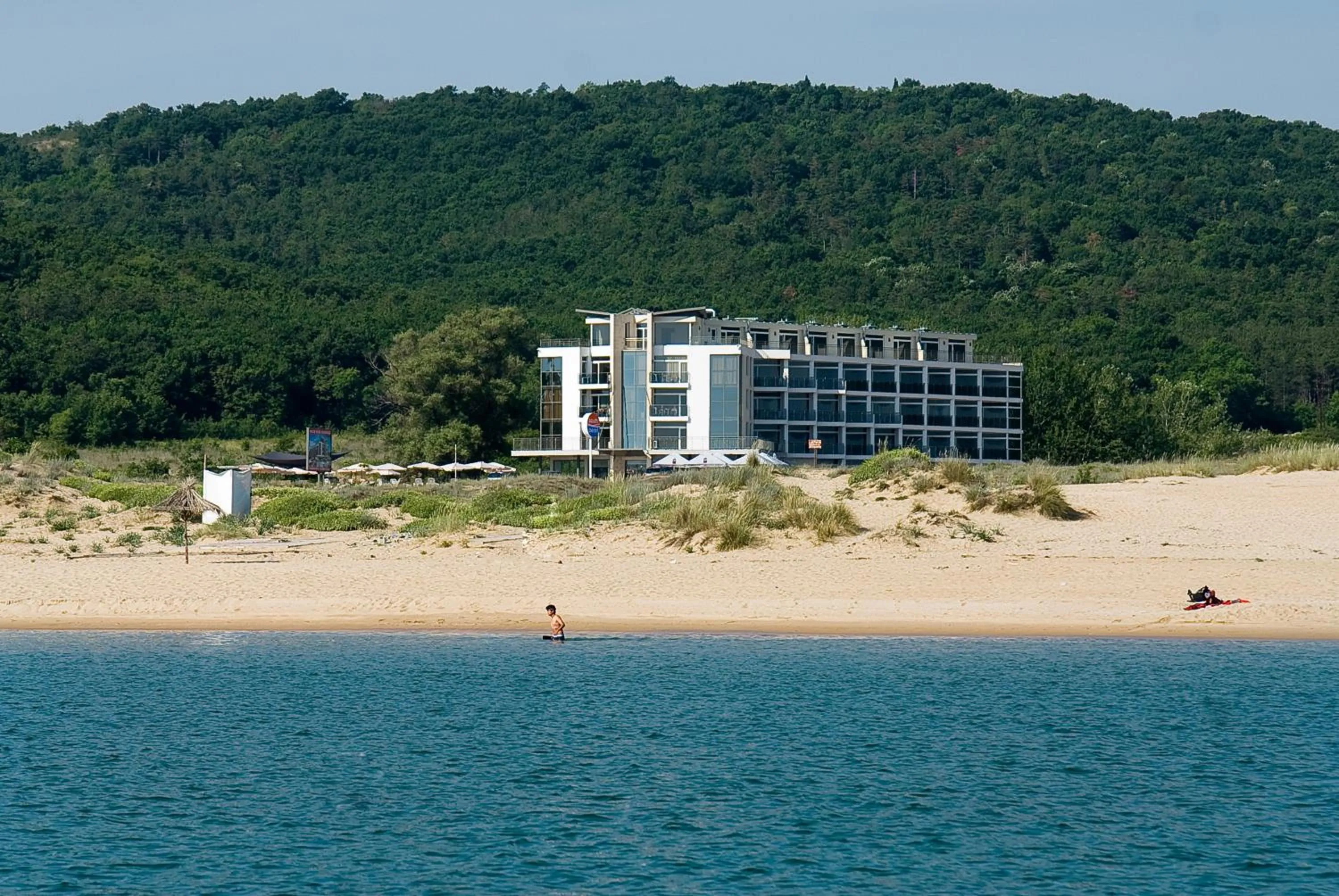 Facade/entrance in South Pearl