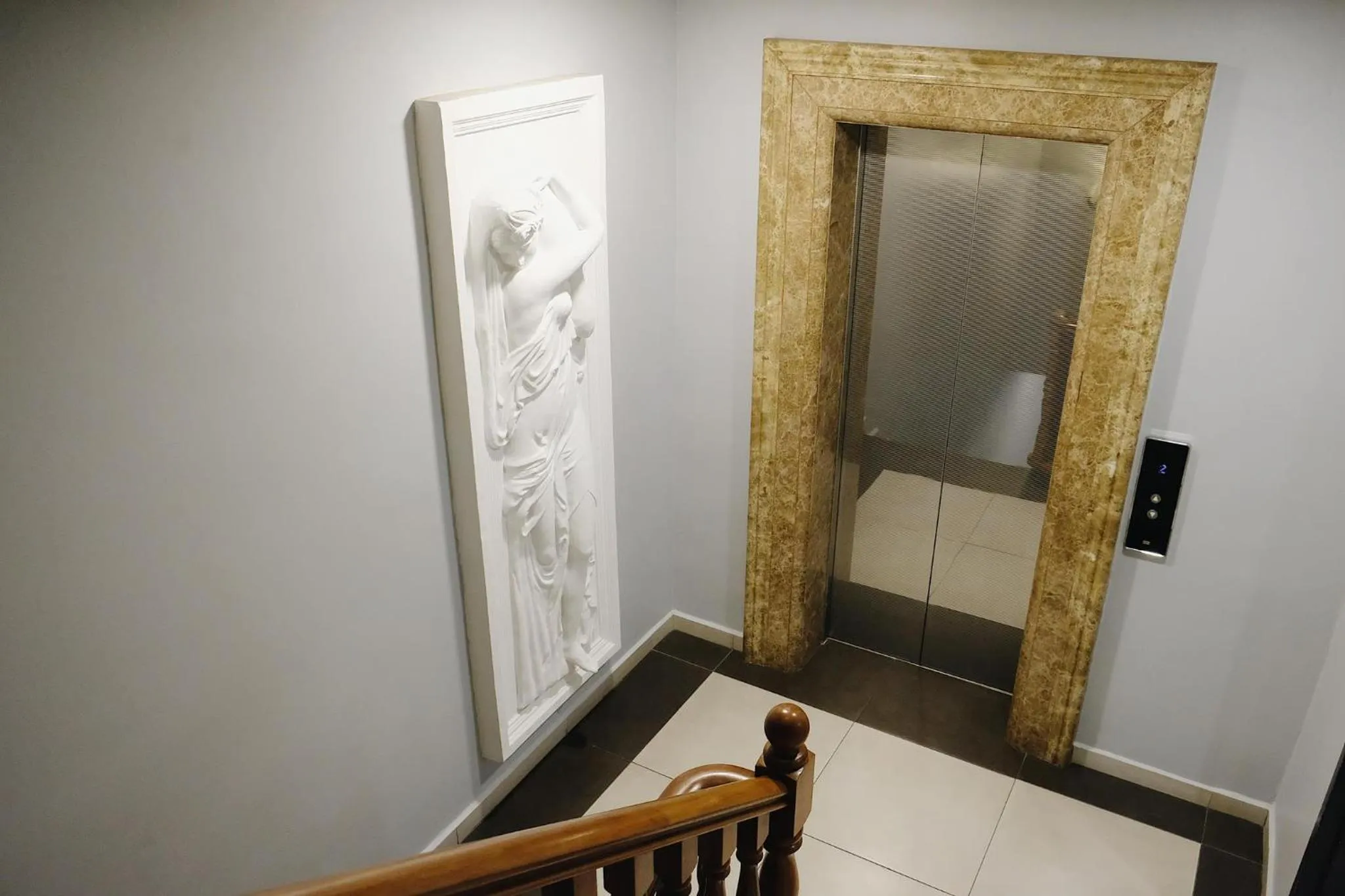 elevator in Era Plus Hotel