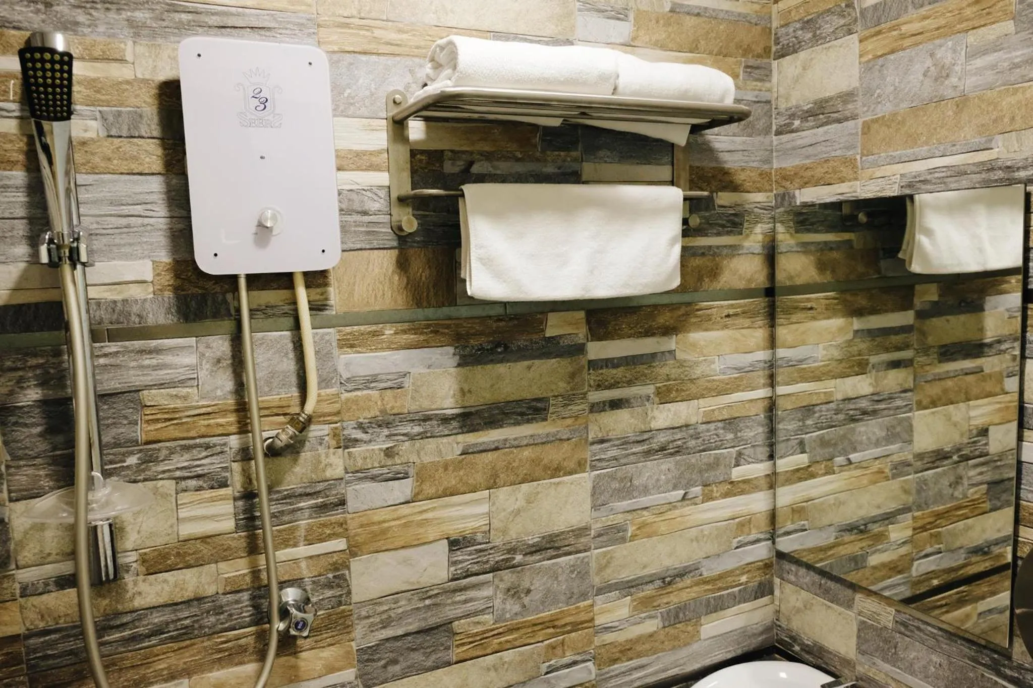 Shower in Era Plus Hotel