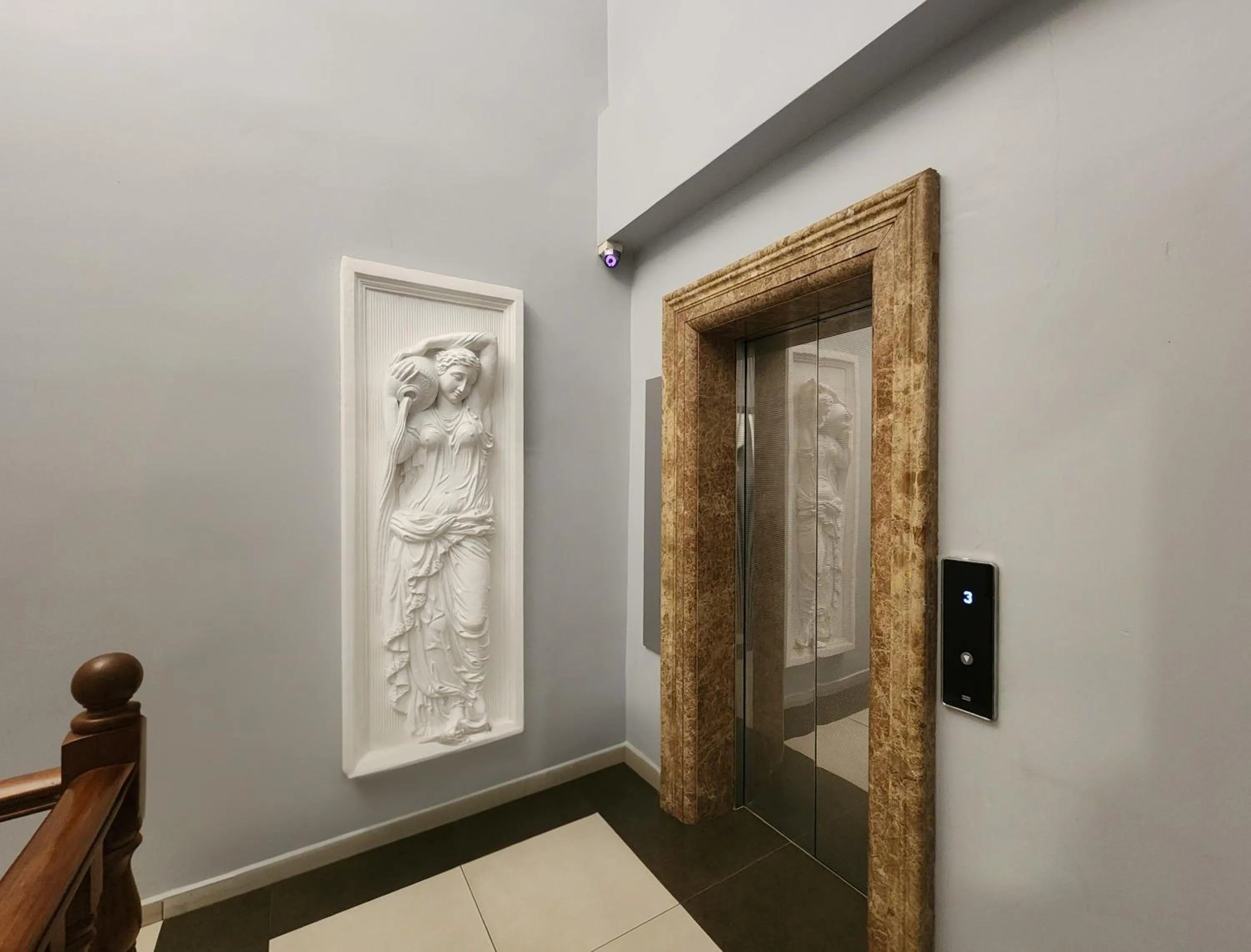 elevator in Era Plus Hotel