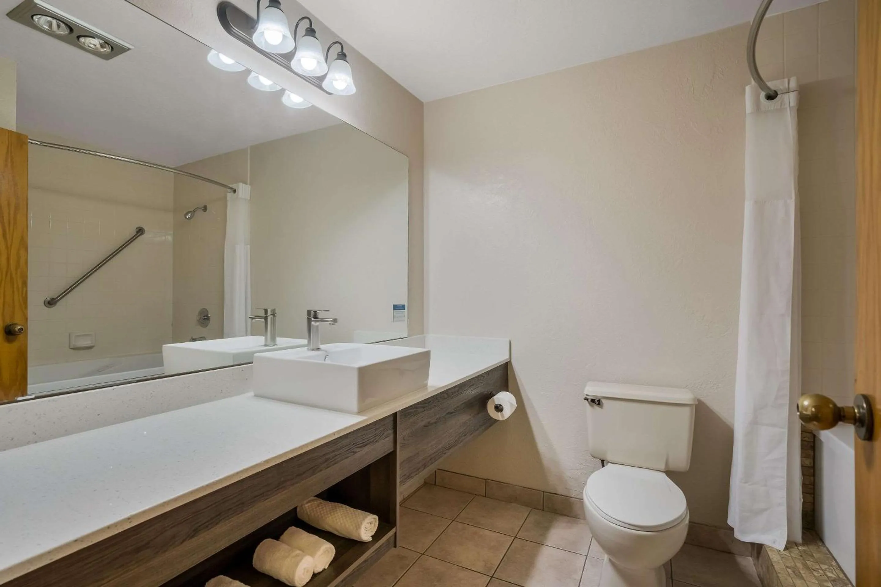 Bedroom in Quality Inn Richfield I-70