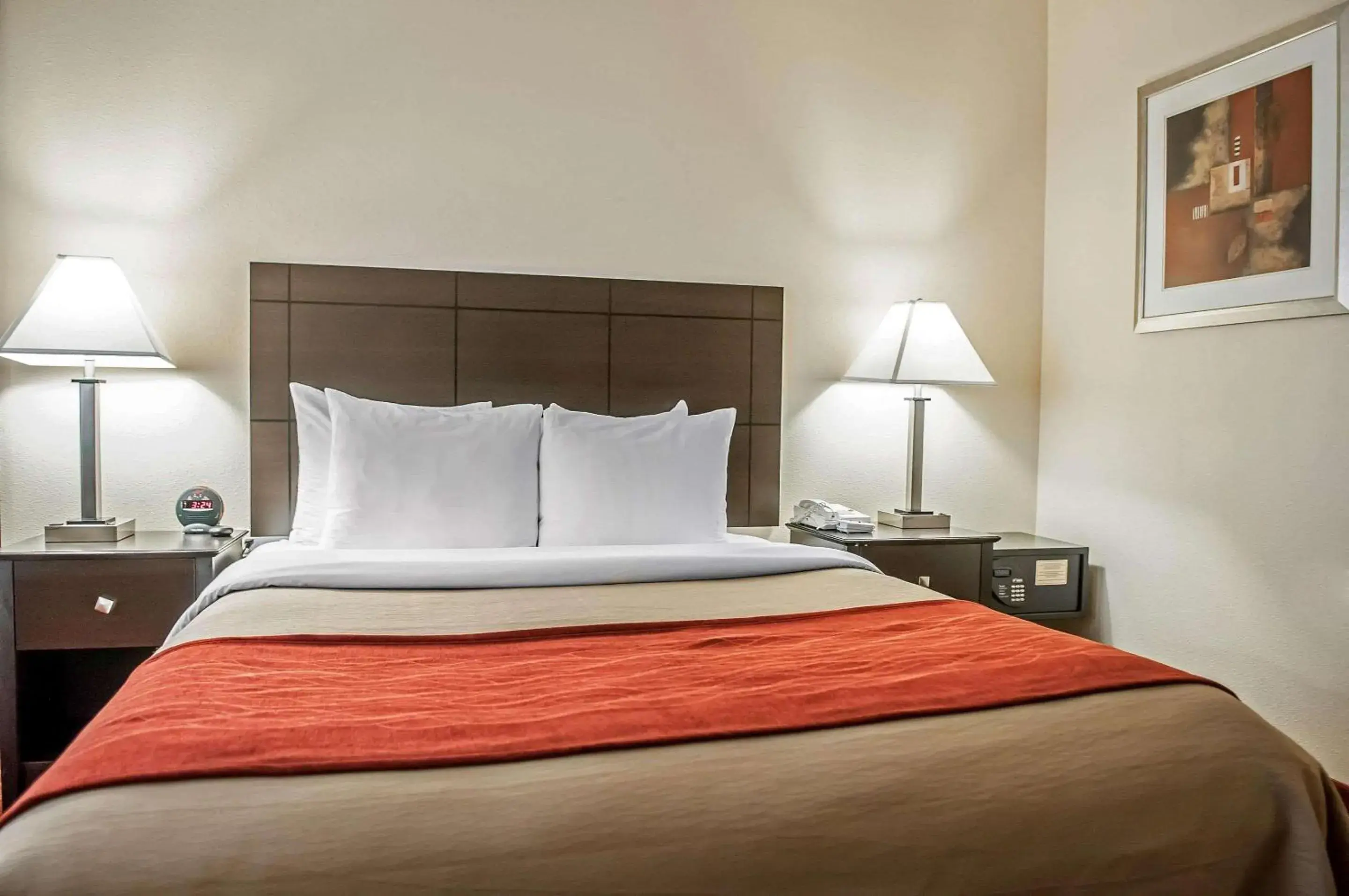 Bedroom, Bed in Quality Inn Bedroom, Bed in Quality Inn