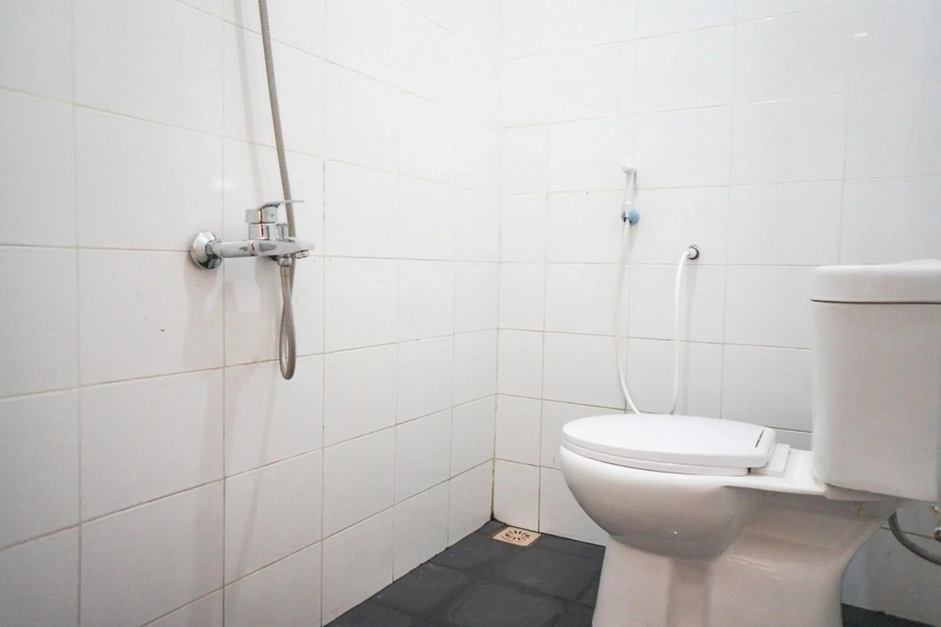 Bathroom in RedDoorz Syariah @ Buduran Sidoarjo