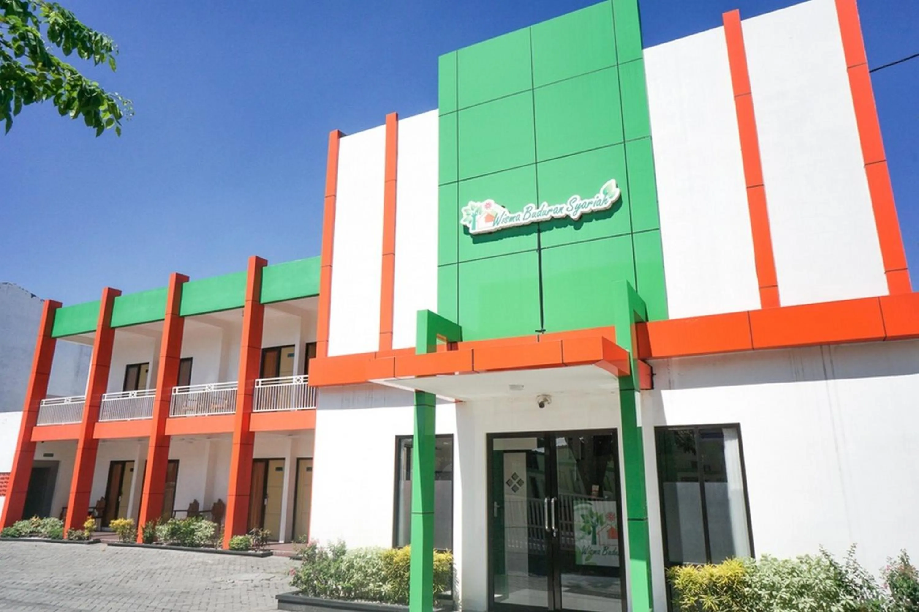 Property logo or sign in RedDoorz Syariah @ Buduran Sidoarjo