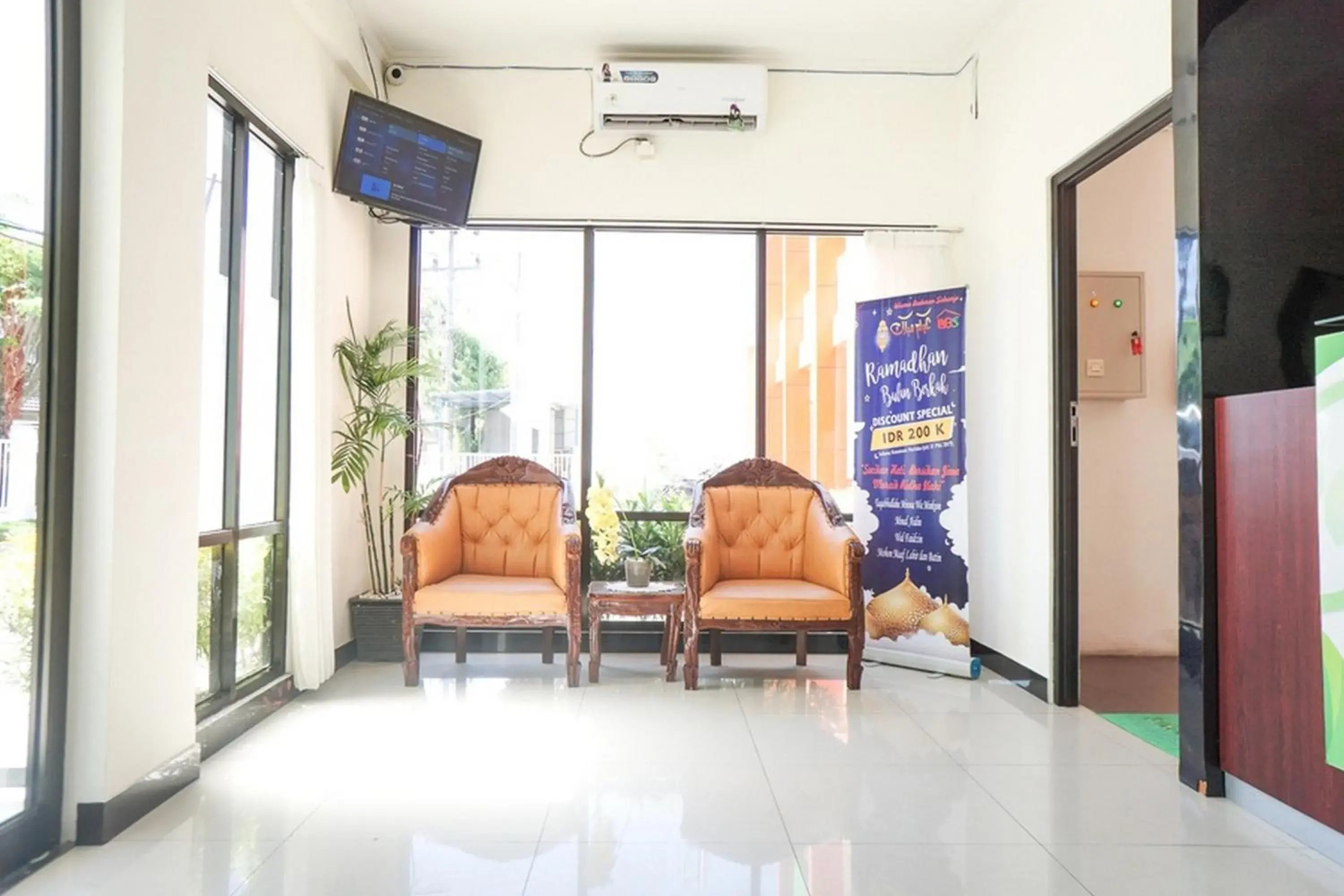 Lobby or reception, Lobby/Reception in RedDoorz Syariah @ Buduran Sidoarjo