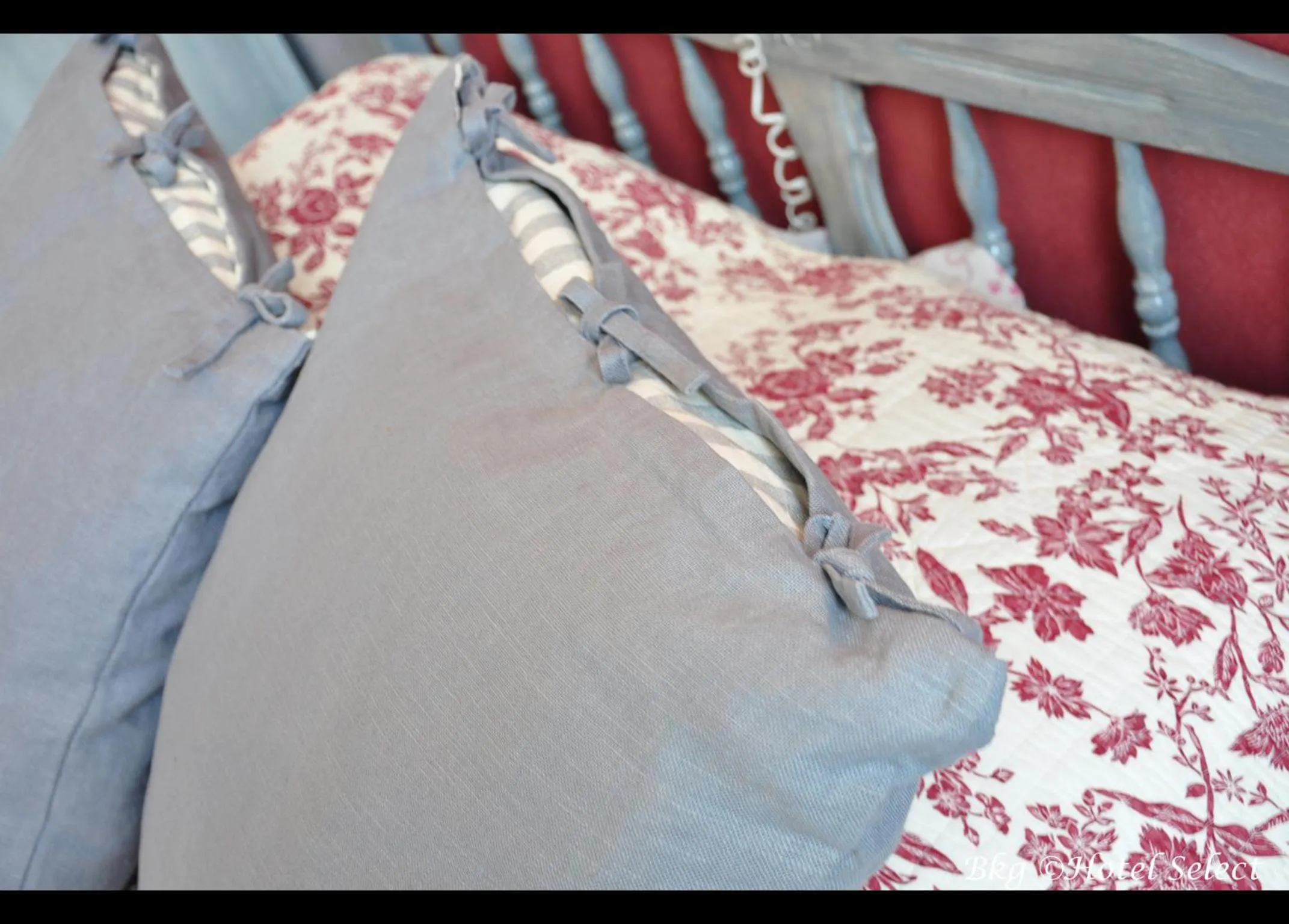 View (from property/room), Bed in Hôtel Select