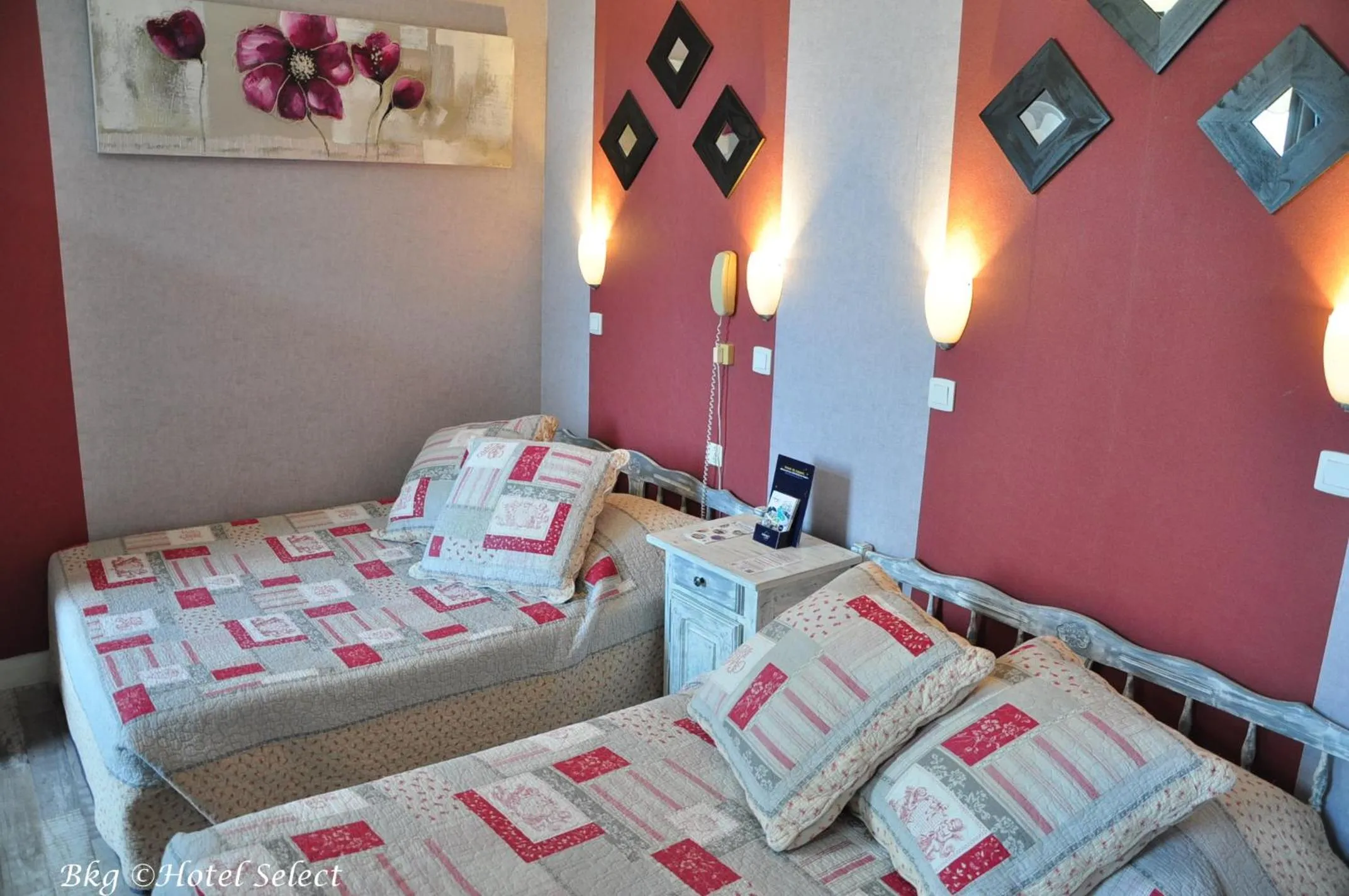 Property building, Bed in Hôtel Select