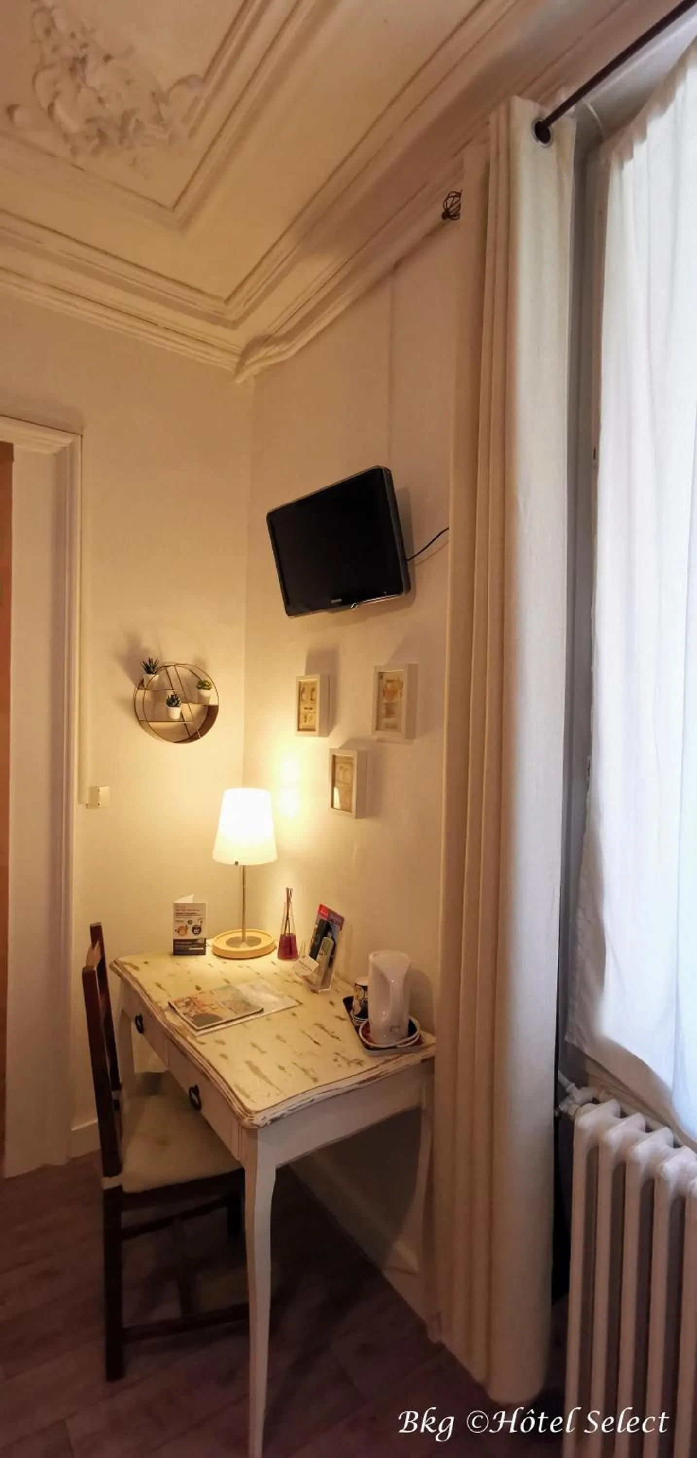 TV and multimedia in Hôtel Select