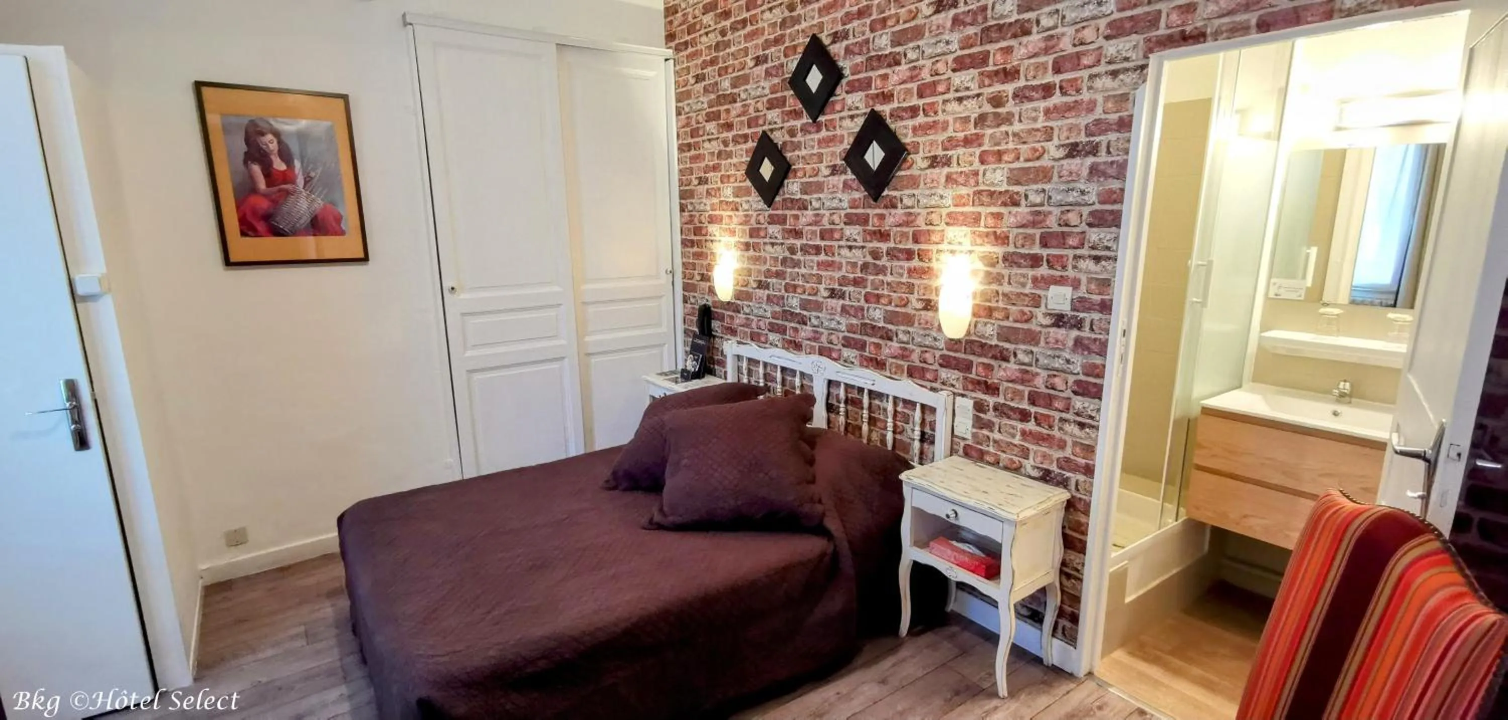 Property building, Bed in Hôtel Select
