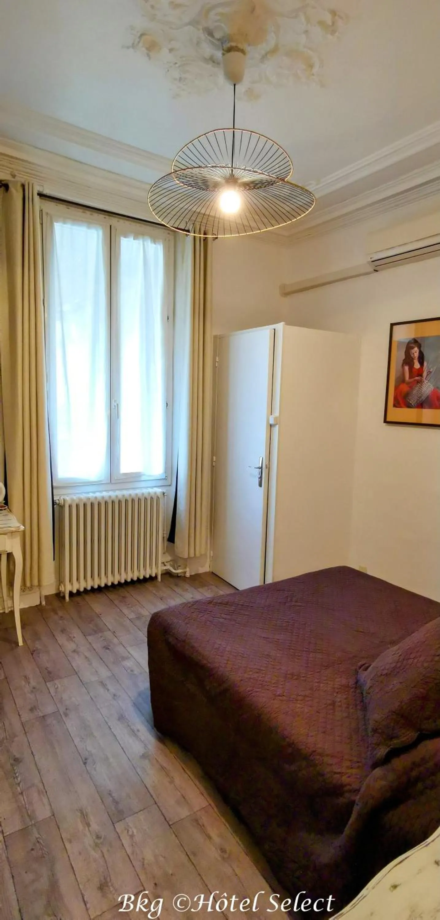 Toilet, Bed in Hôtel Select