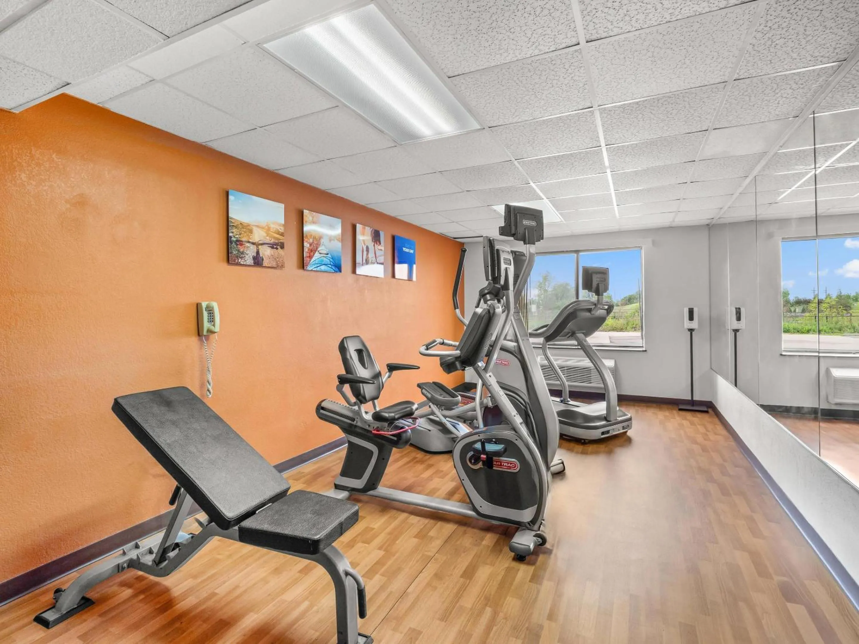 Fitness centre/facilities in Comfort Inn Metro Airport
