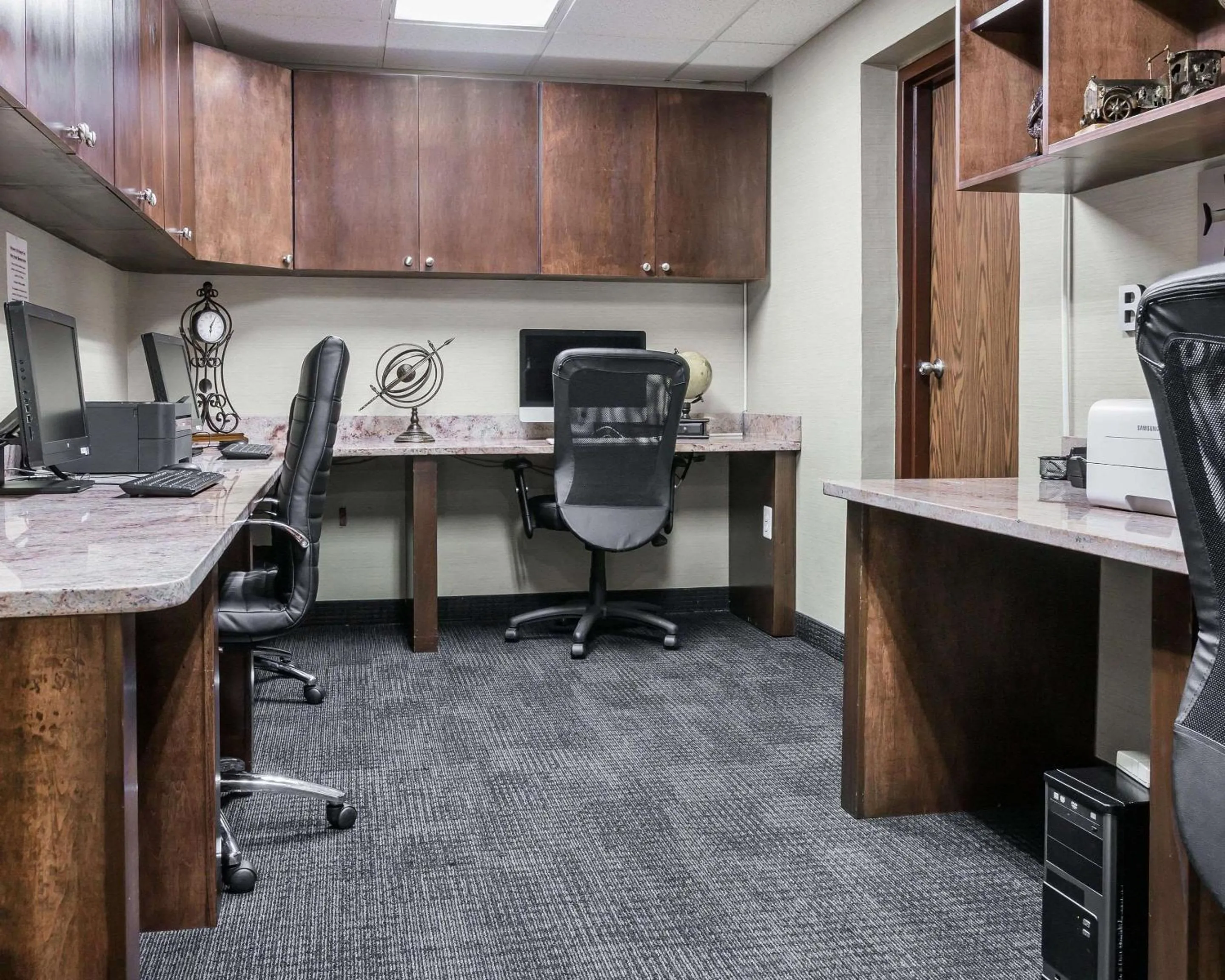 Business facilities in Comfort Inn Metro Airport