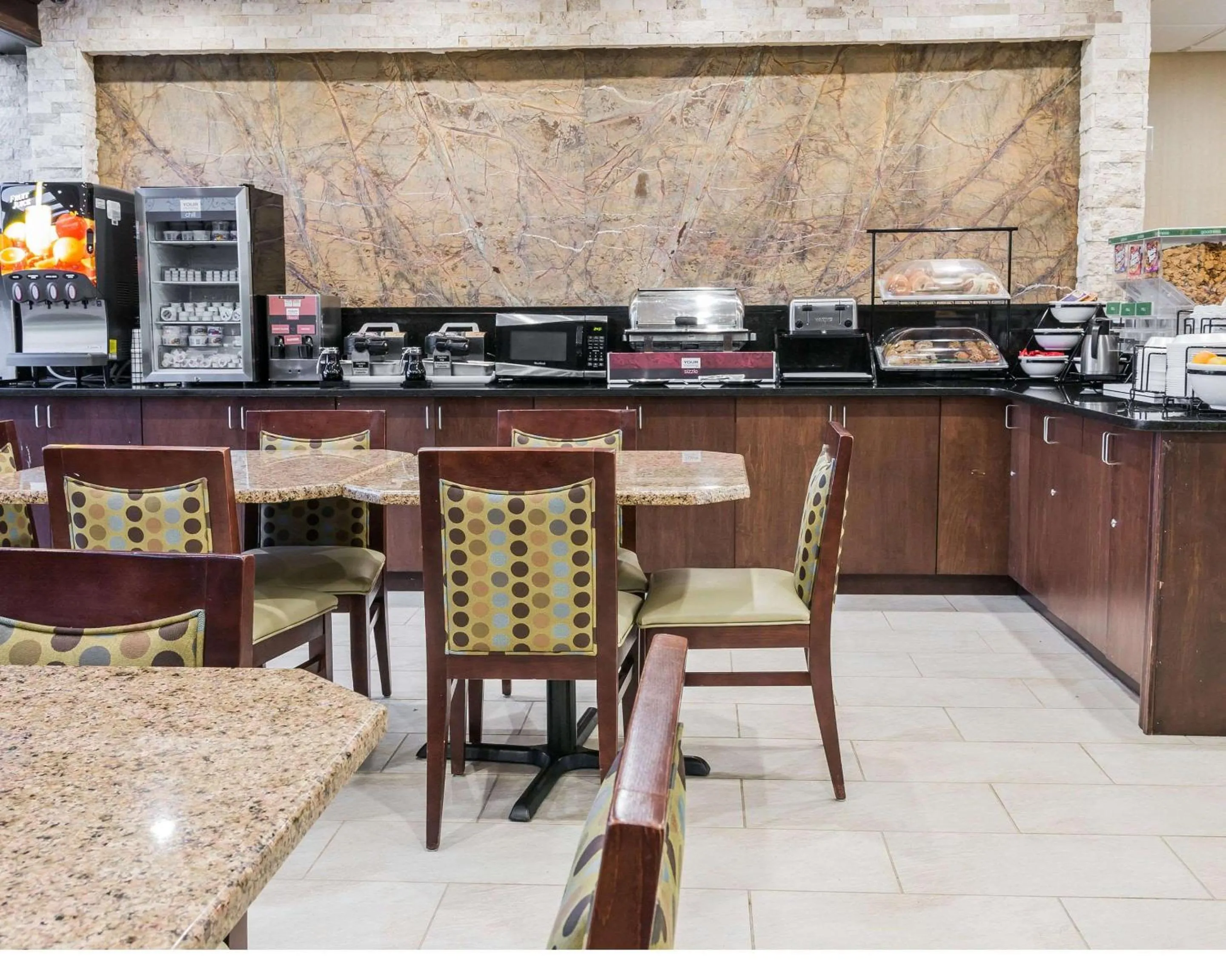 Breakfast in Comfort Inn Metro Airport