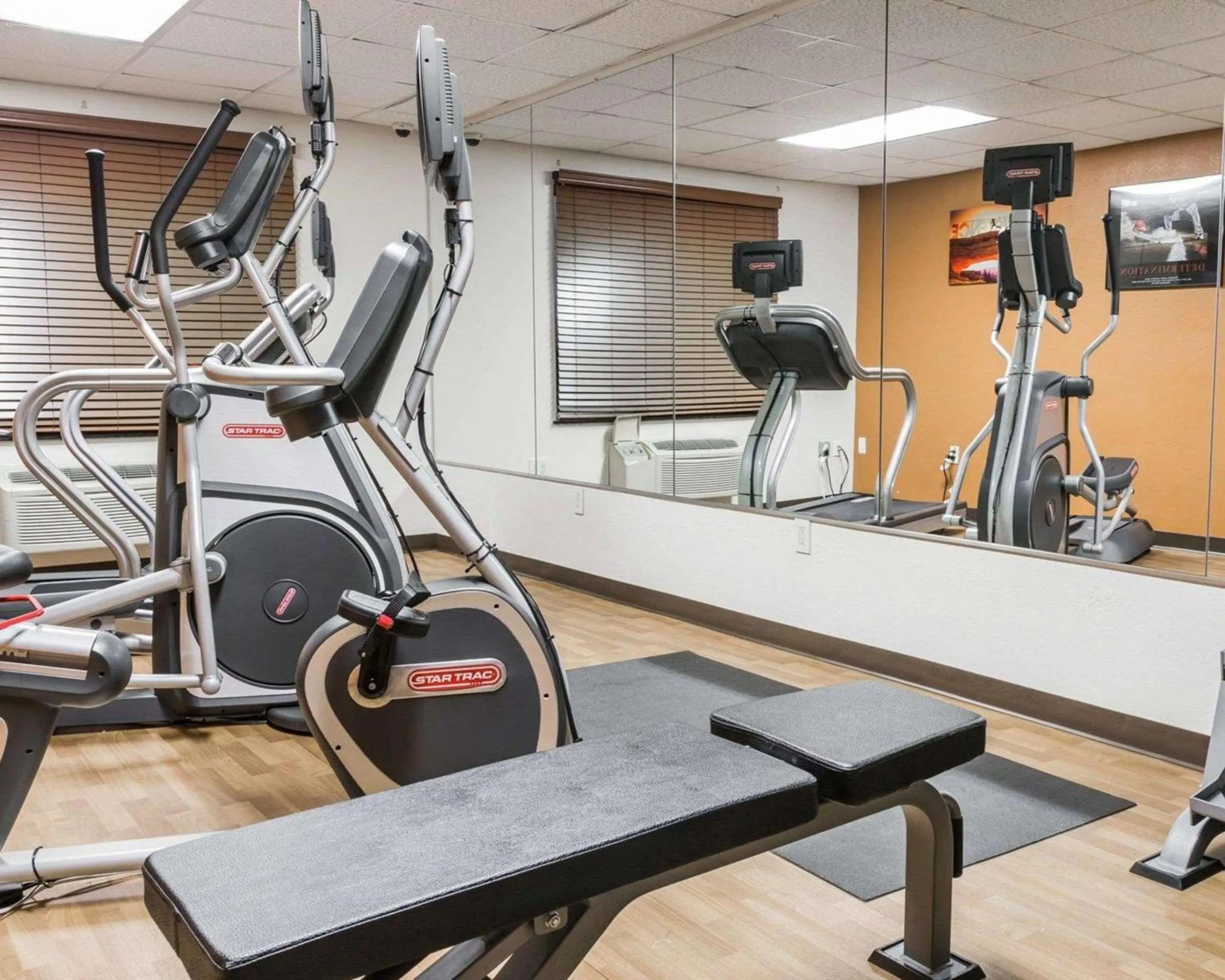 Fitness centre/facilities in Comfort Inn Metro Airport