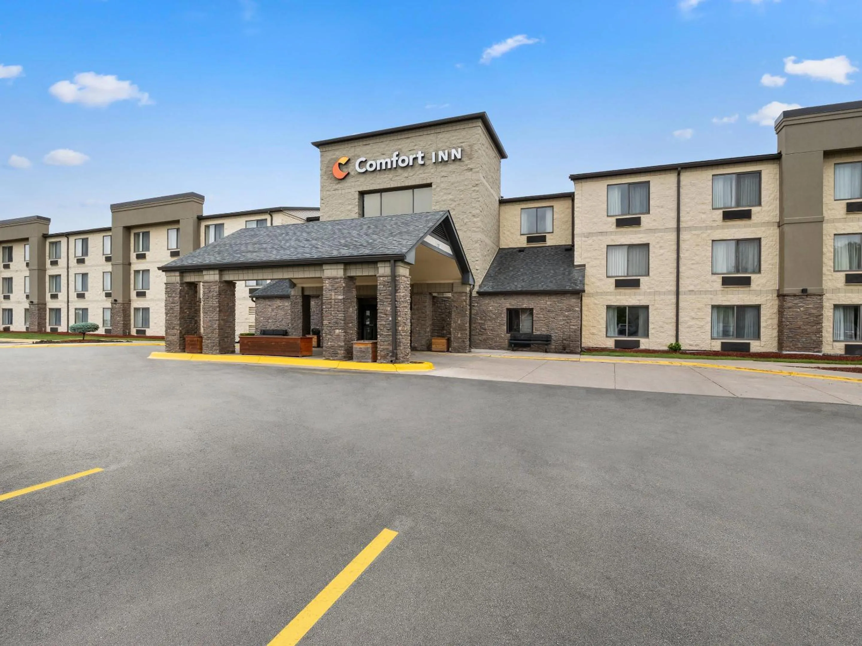 Property building in Comfort Inn Metro Airport