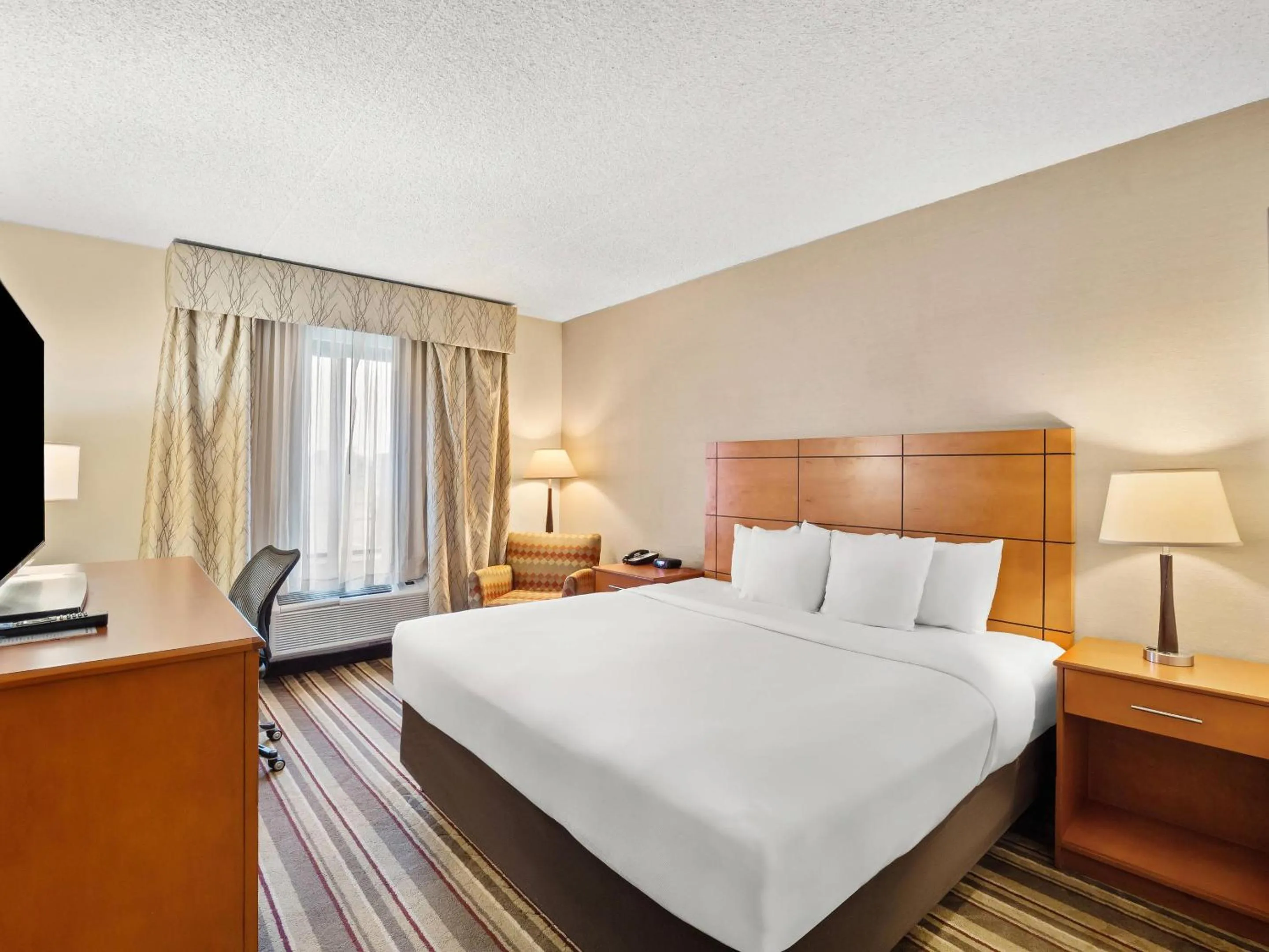 Bedroom, Bed in Comfort Inn Metro Airport