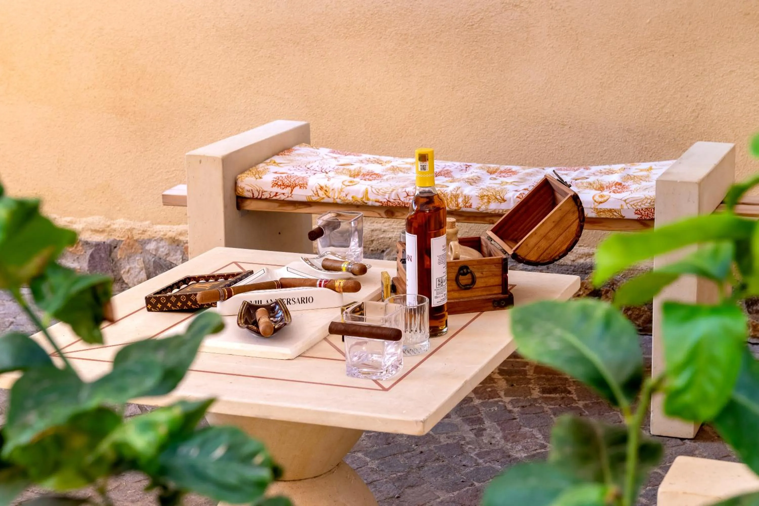 Bed in Hotel De La Ville Relais