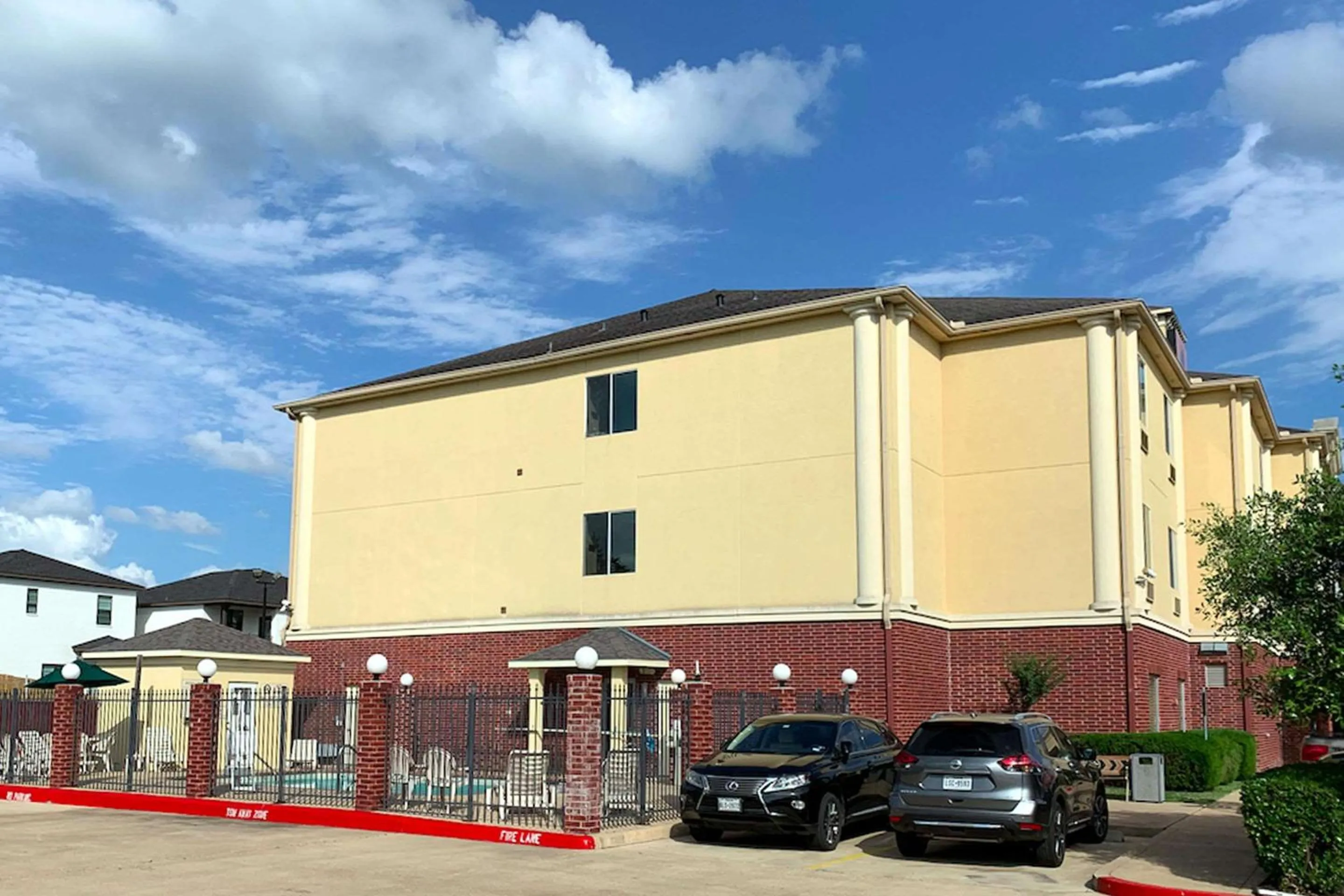 Property building in Comfort Suites Texas Ave