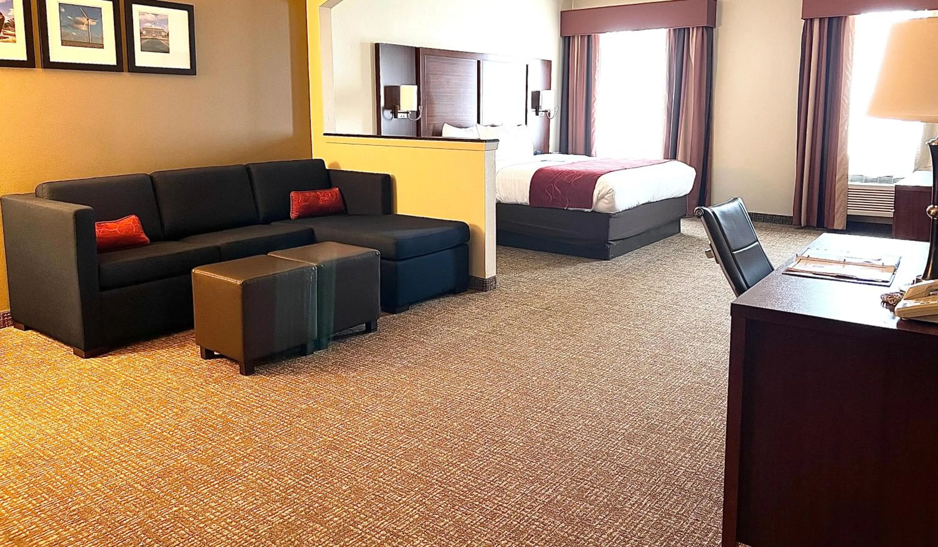 Photo of the whole room, Bed in Comfort Suites Texas Ave