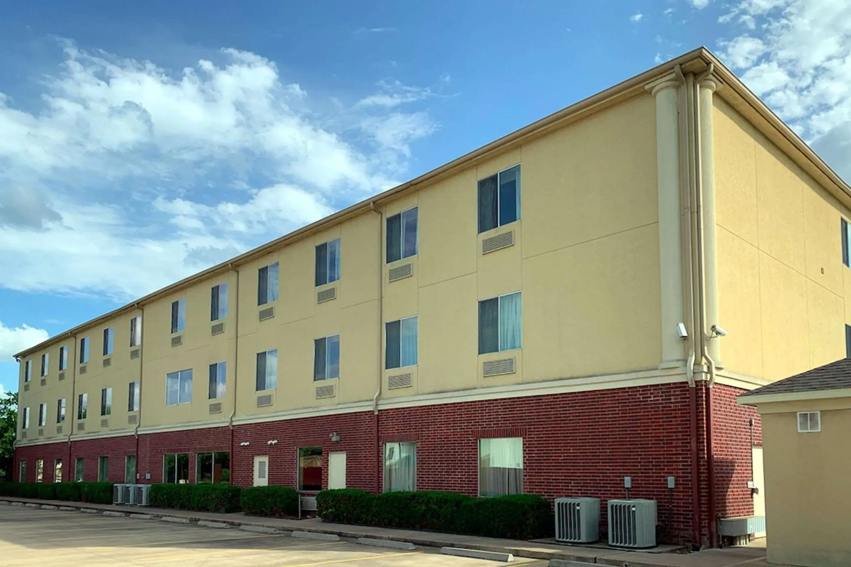 Property building in Comfort Suites Texas Ave Property building in Comfort Suites Texas Ave