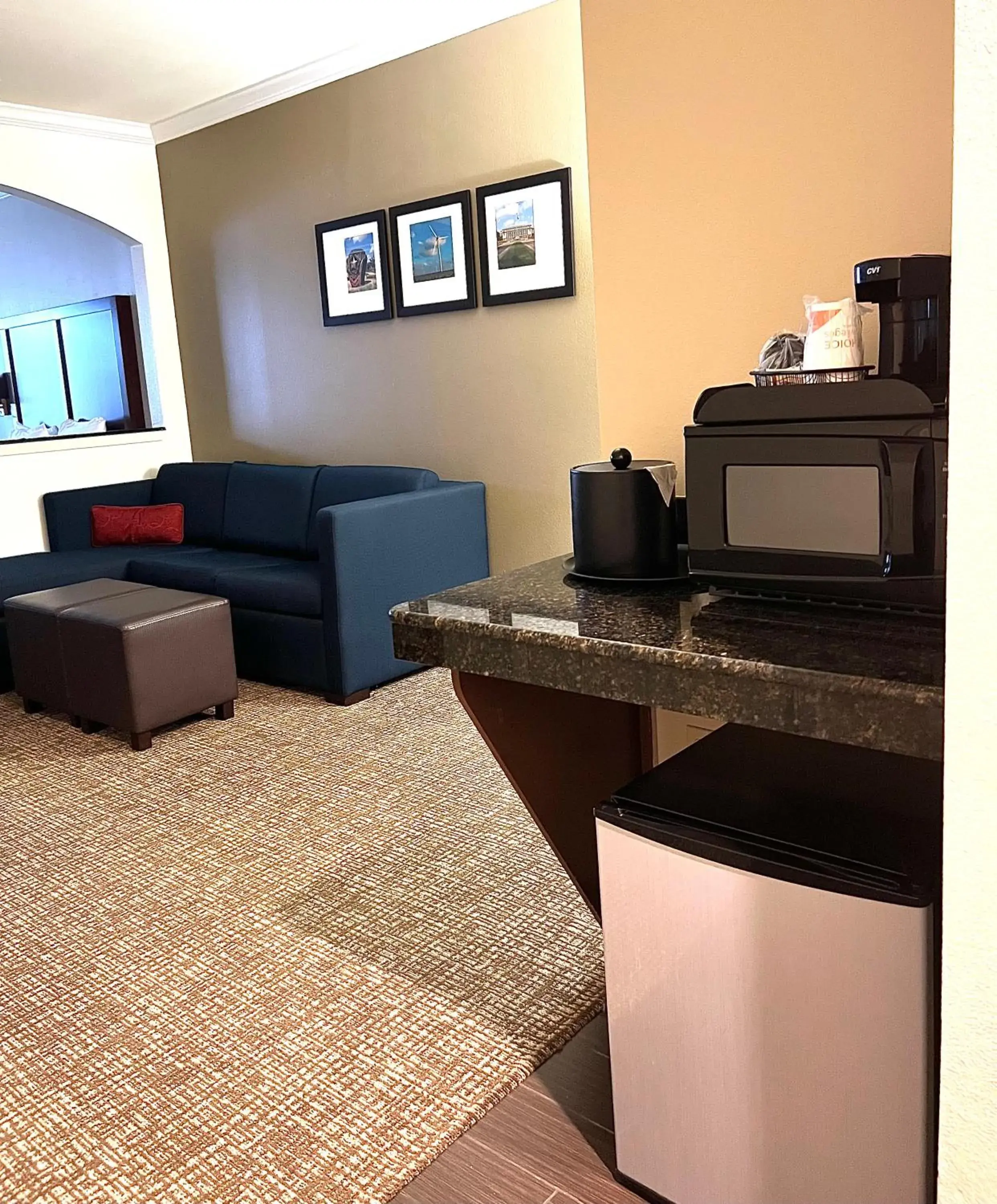 Living room in Comfort Suites Texas Ave Living room in Comfort Suites Texas Ave