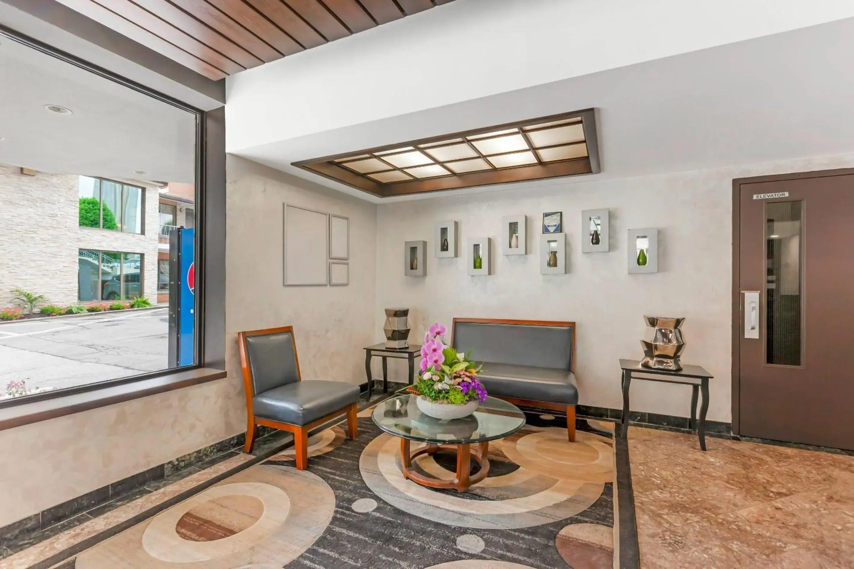 Lobby or reception in Quality Hotel Fallsview Cascade Lobby or reception in Quality Hotel Fallsview Cascade