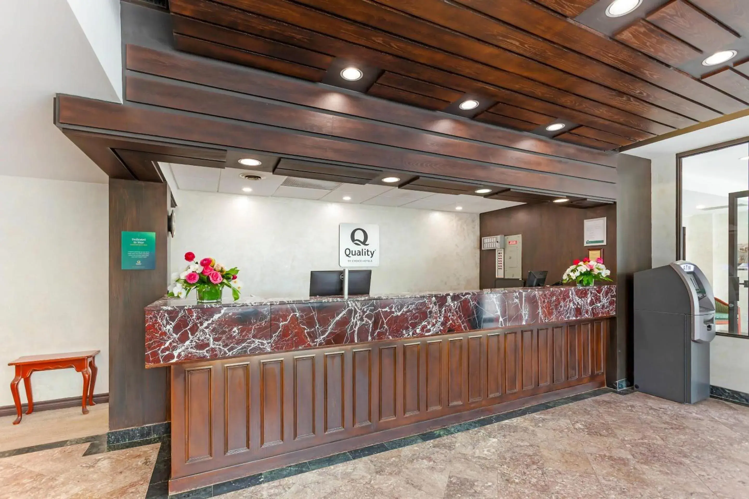 Lobby or reception in Quality Hotel Fallsview Cascade Lobby or reception in Quality Hotel Fallsview Cascade
