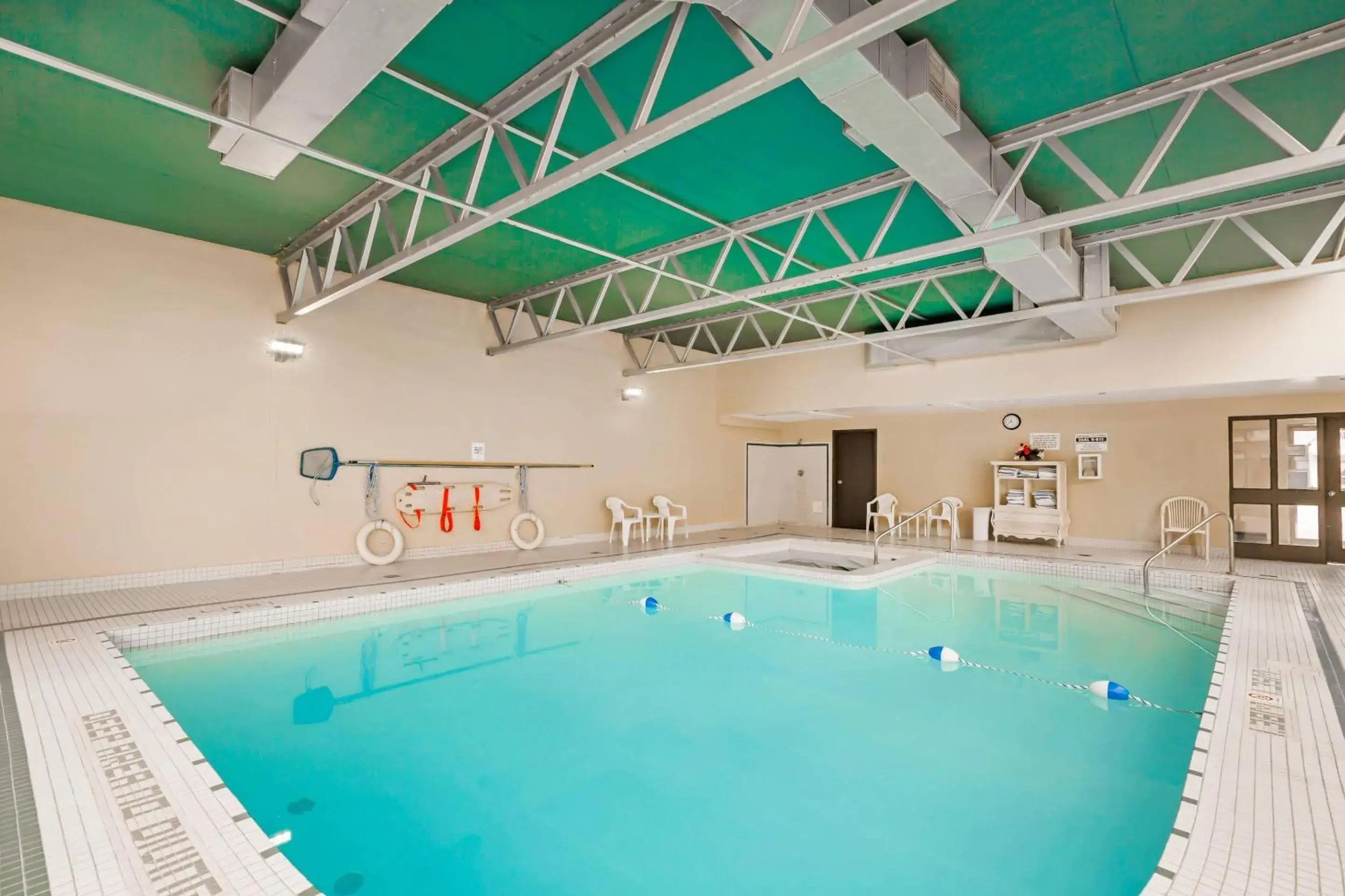 Swimming pool in Quality Hotel Fallsview Cascade Swimming pool in Quality Hotel Fallsview Cascade