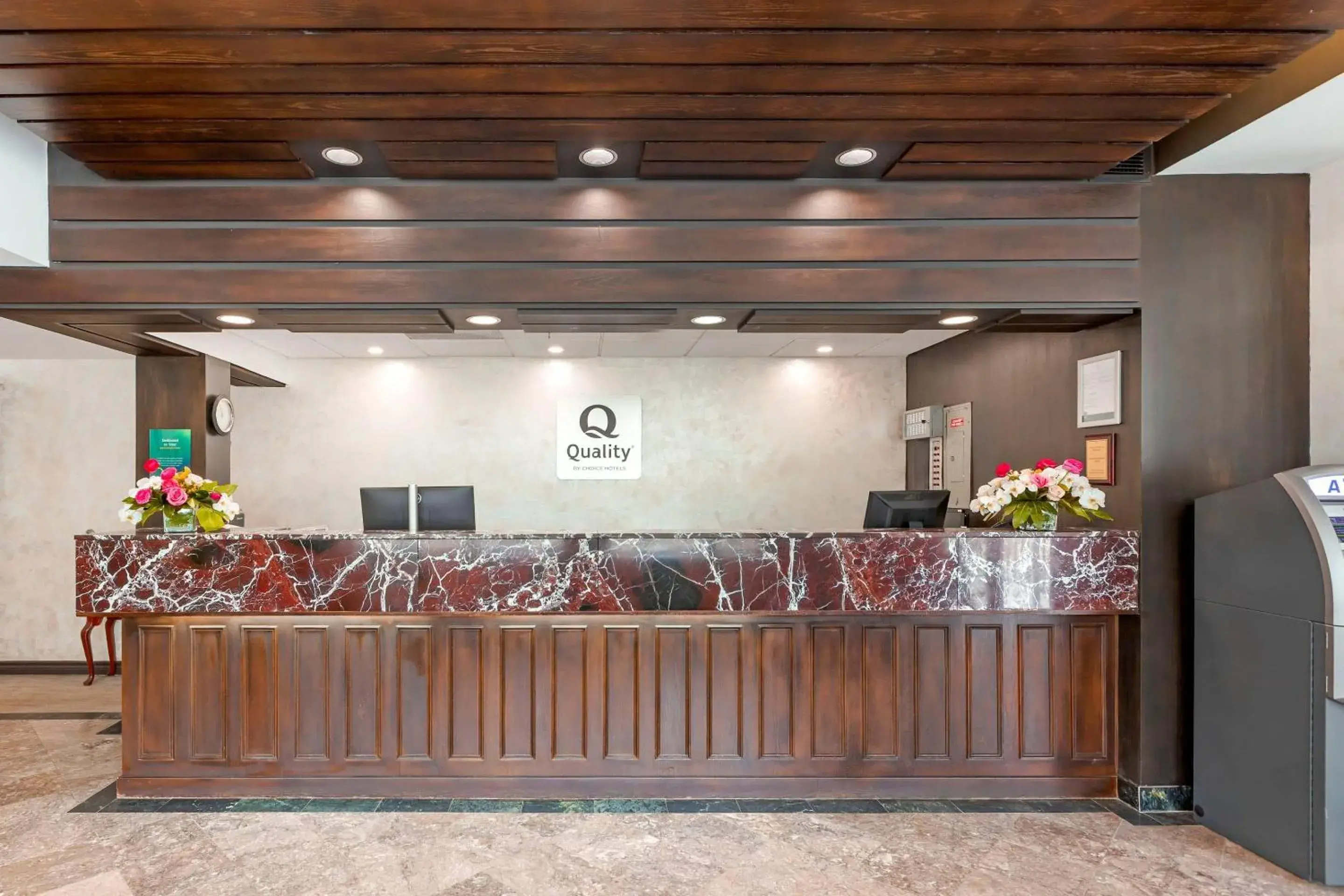 Lobby or reception in Quality Hotel Fallsview Cascade Lobby or reception in Quality Hotel Fallsview Cascade