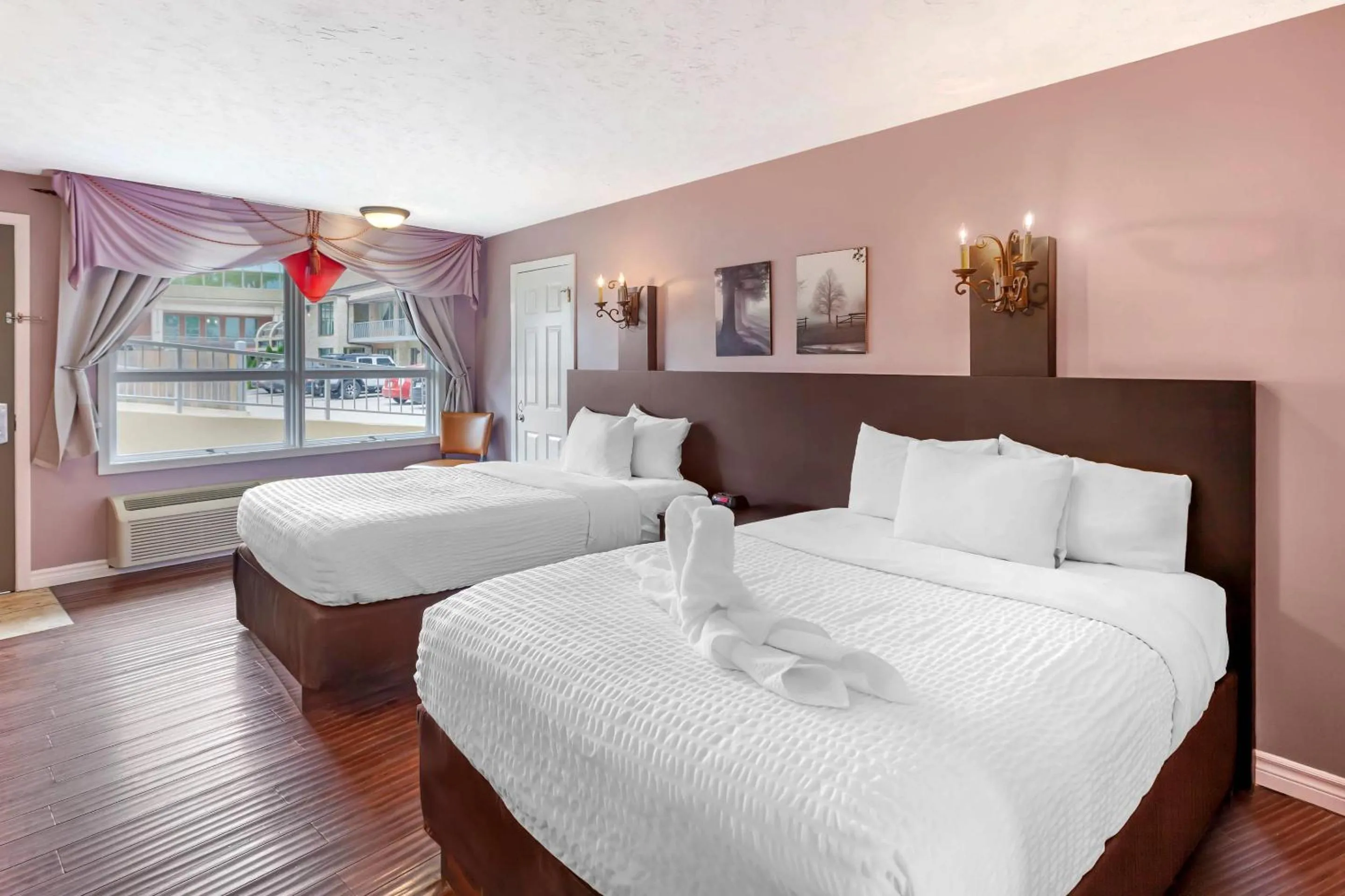 Bedroom, Bed in Quality Hotel Fallsview Cascade