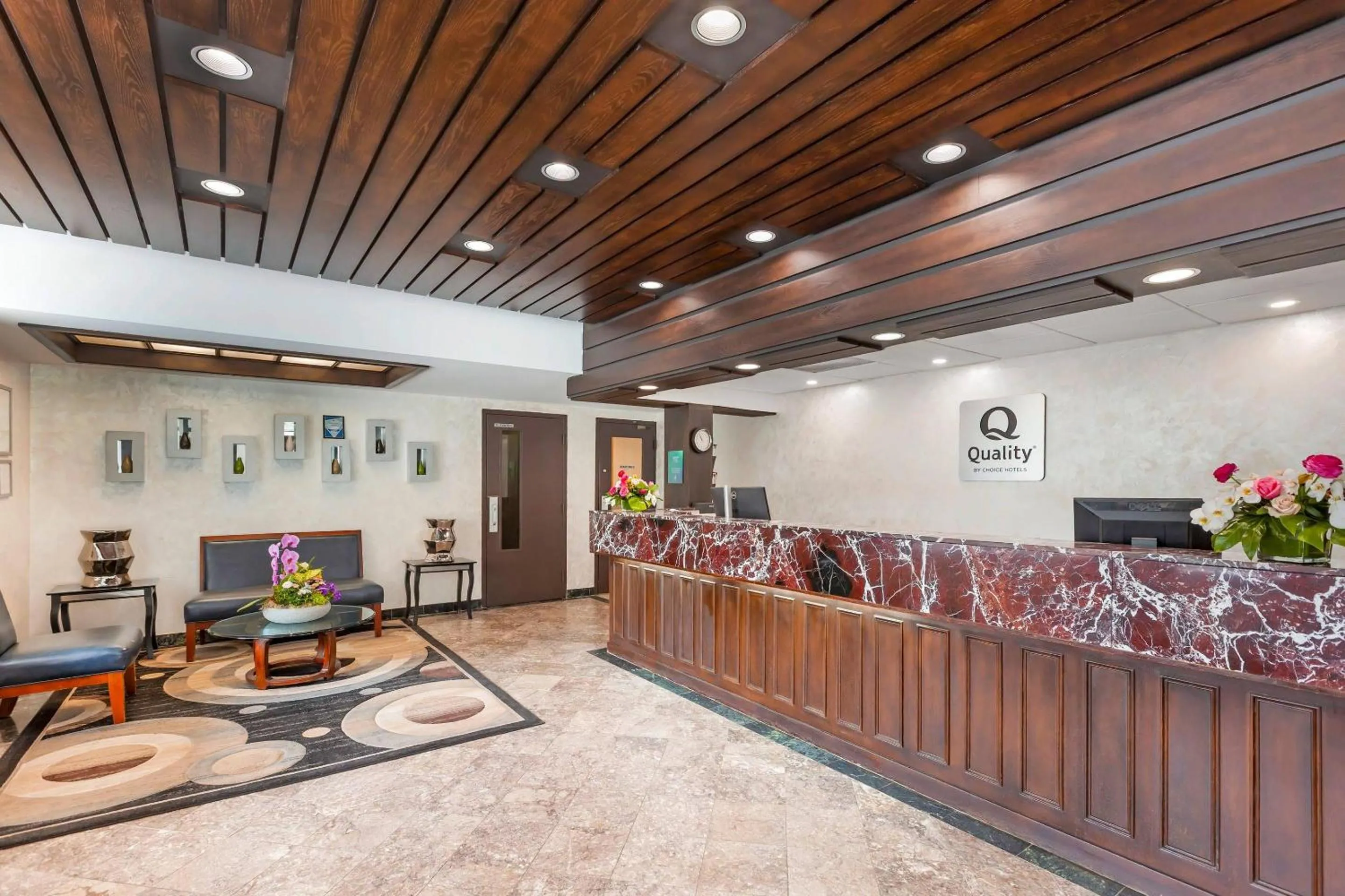 Lobby or reception in Quality Hotel Fallsview Cascade