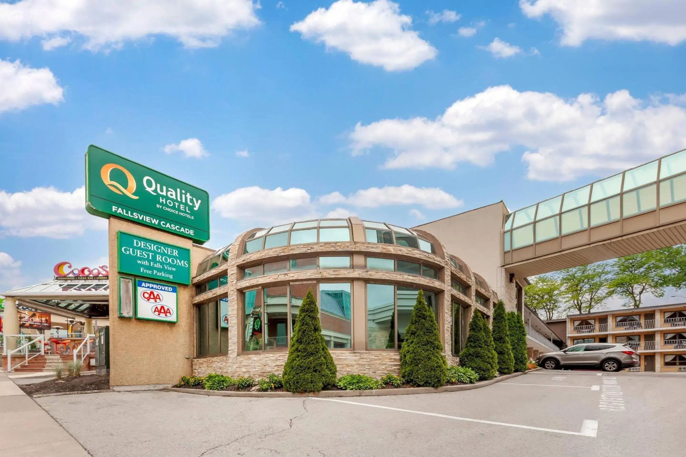 Property building in Quality Hotel Fallsview Cascade Property building in Quality Hotel Fallsview Cascade