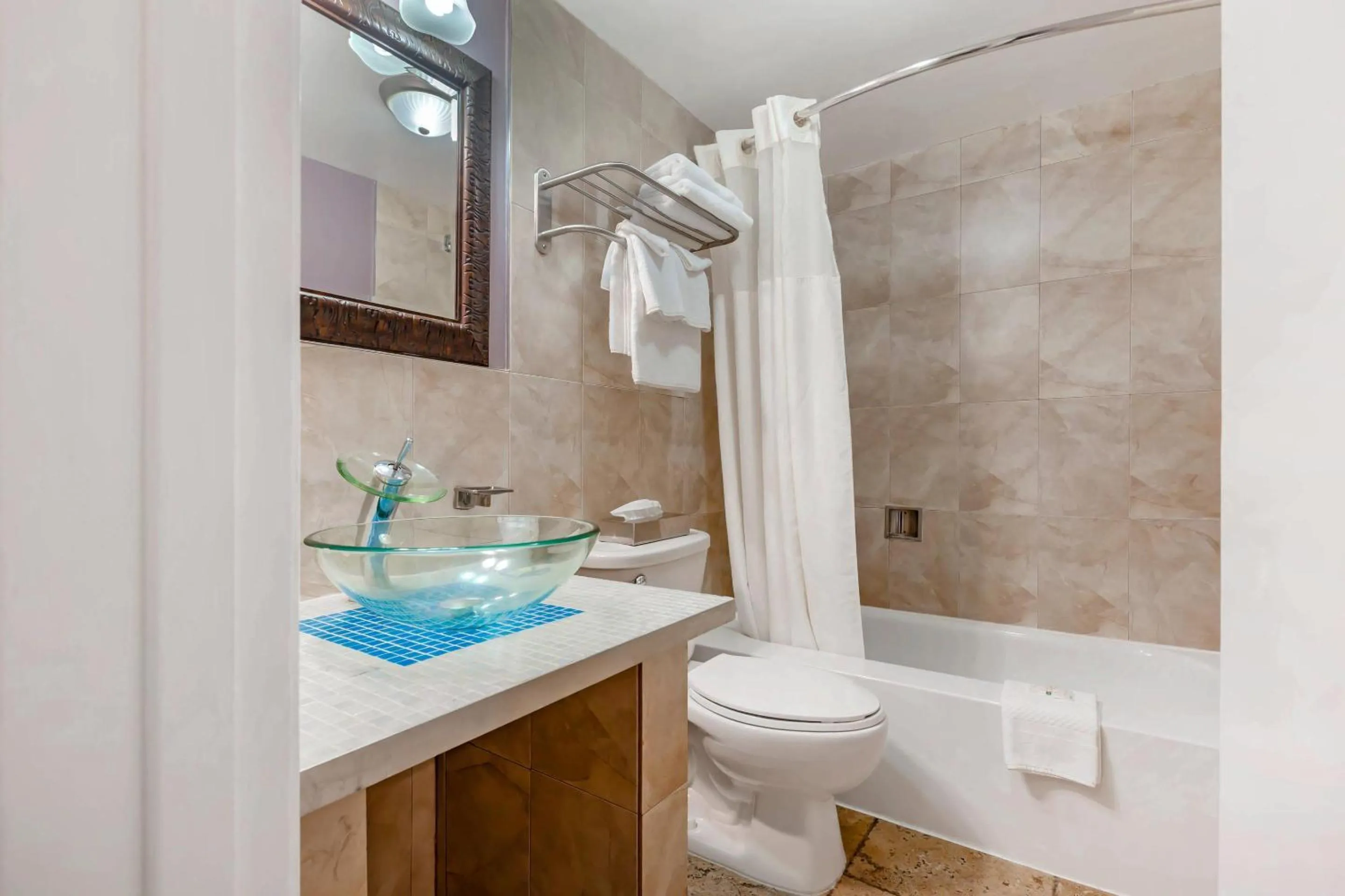 Bedroom in Quality Hotel Fallsview Cascade