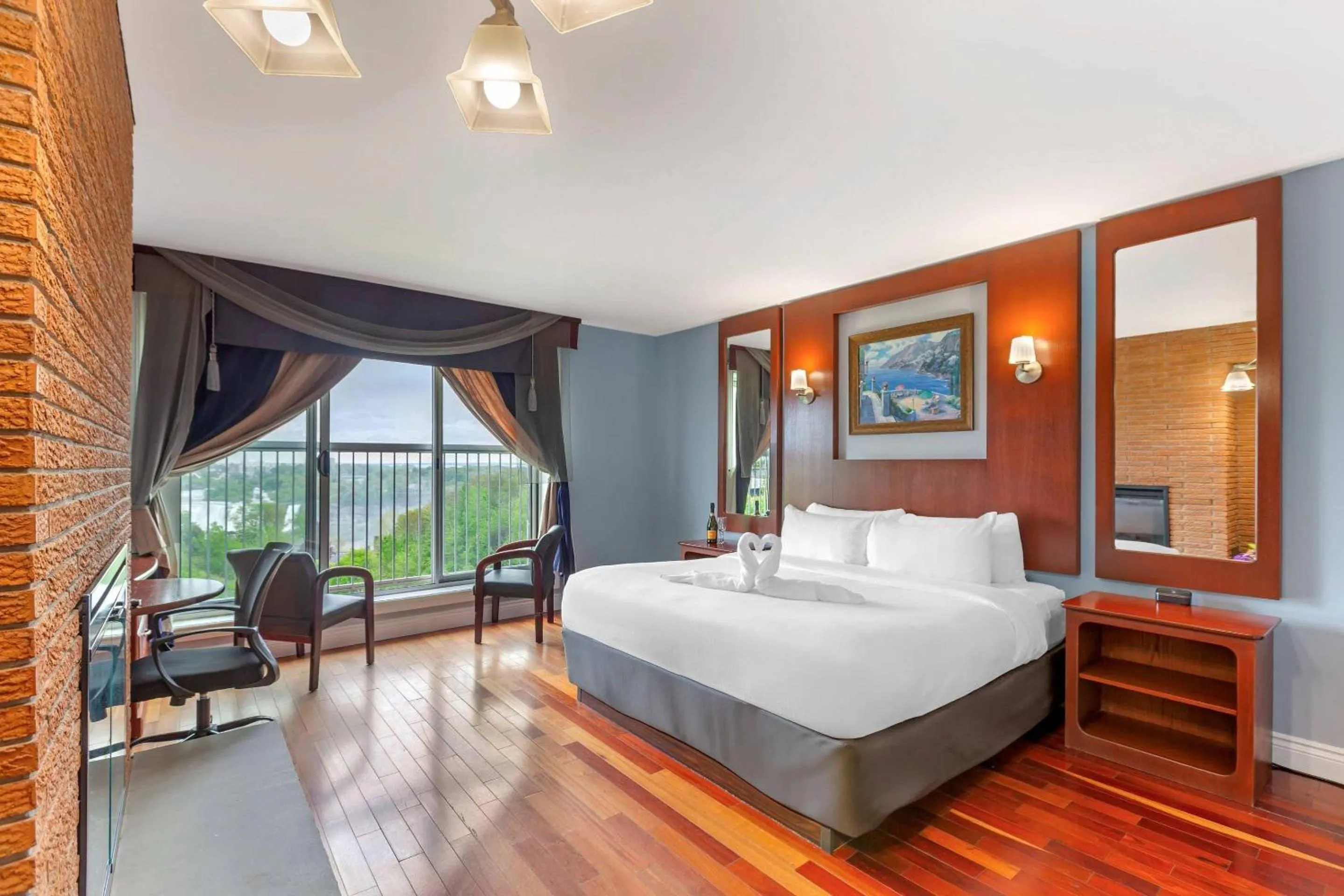 Bedroom, Bed in Quality Hotel Fallsview Cascade