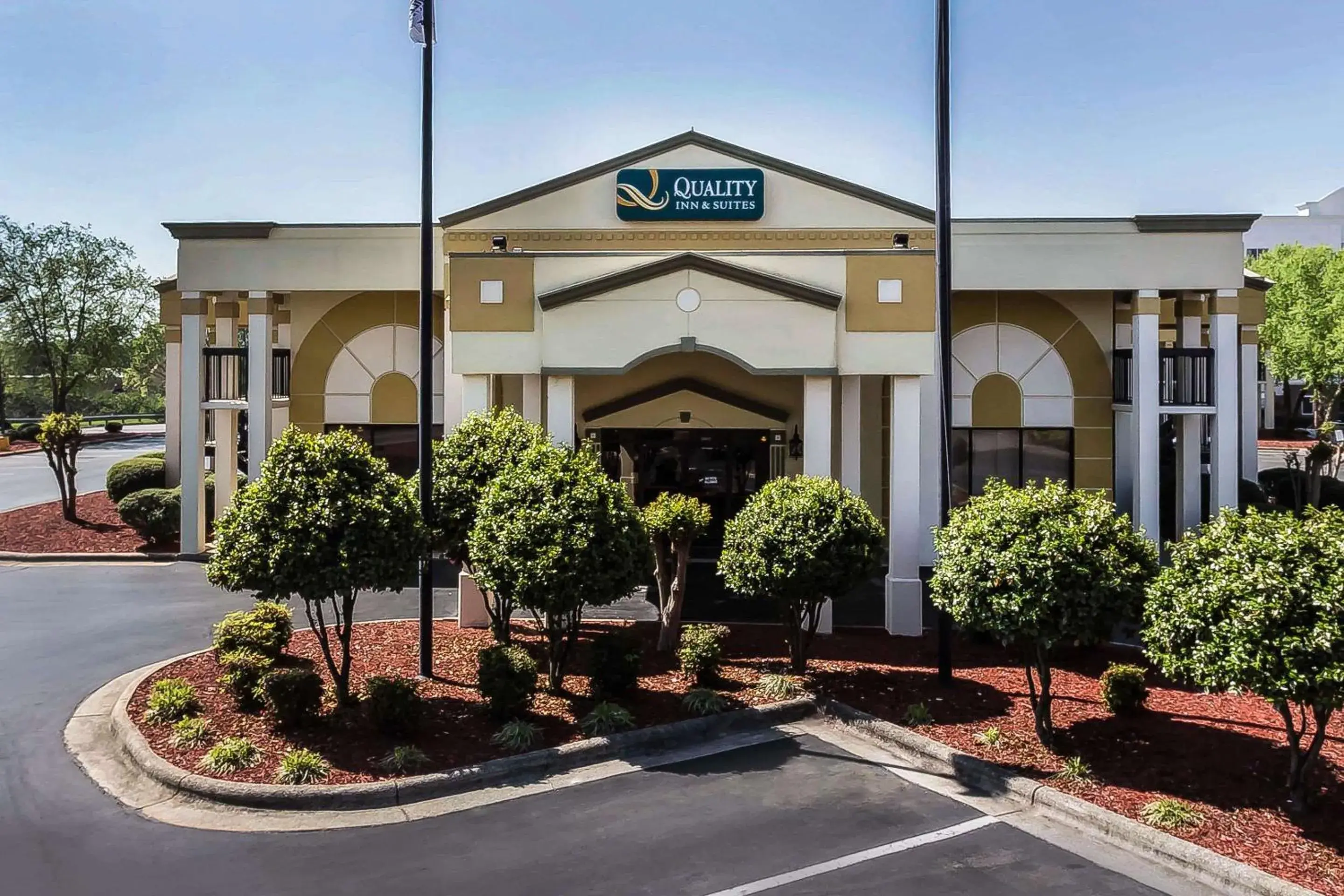 Property building in Quality Inn & Suites Mooresville-Lake Norman Property building in Quality Inn & Suites Mooresville-Lake Norman