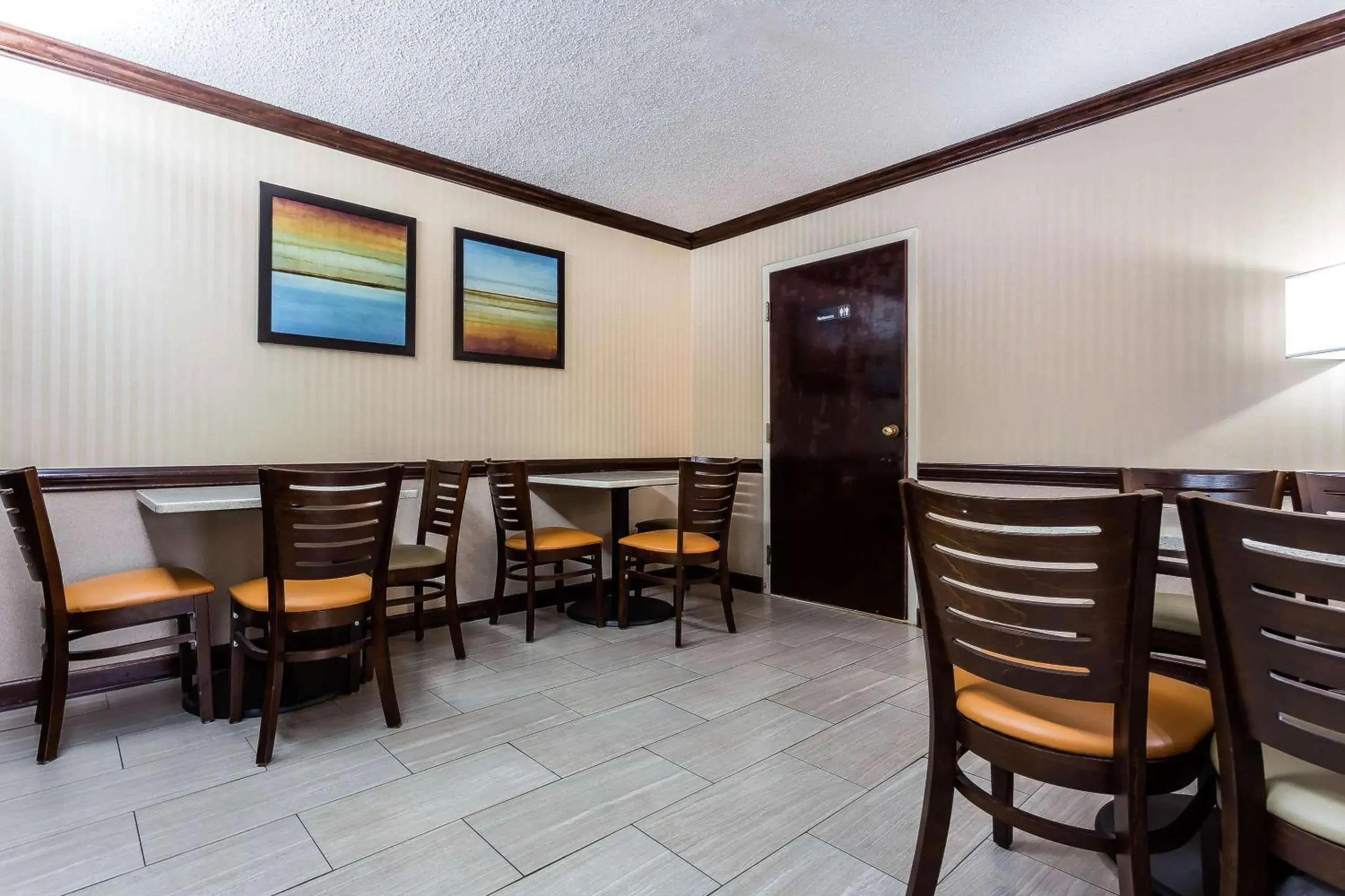 Restaurant/places to eat in Quality Inn & Suites Mooresville-Lake Norman Restaurant/places to eat in Quality Inn & Suites Mooresville-Lake Norman
