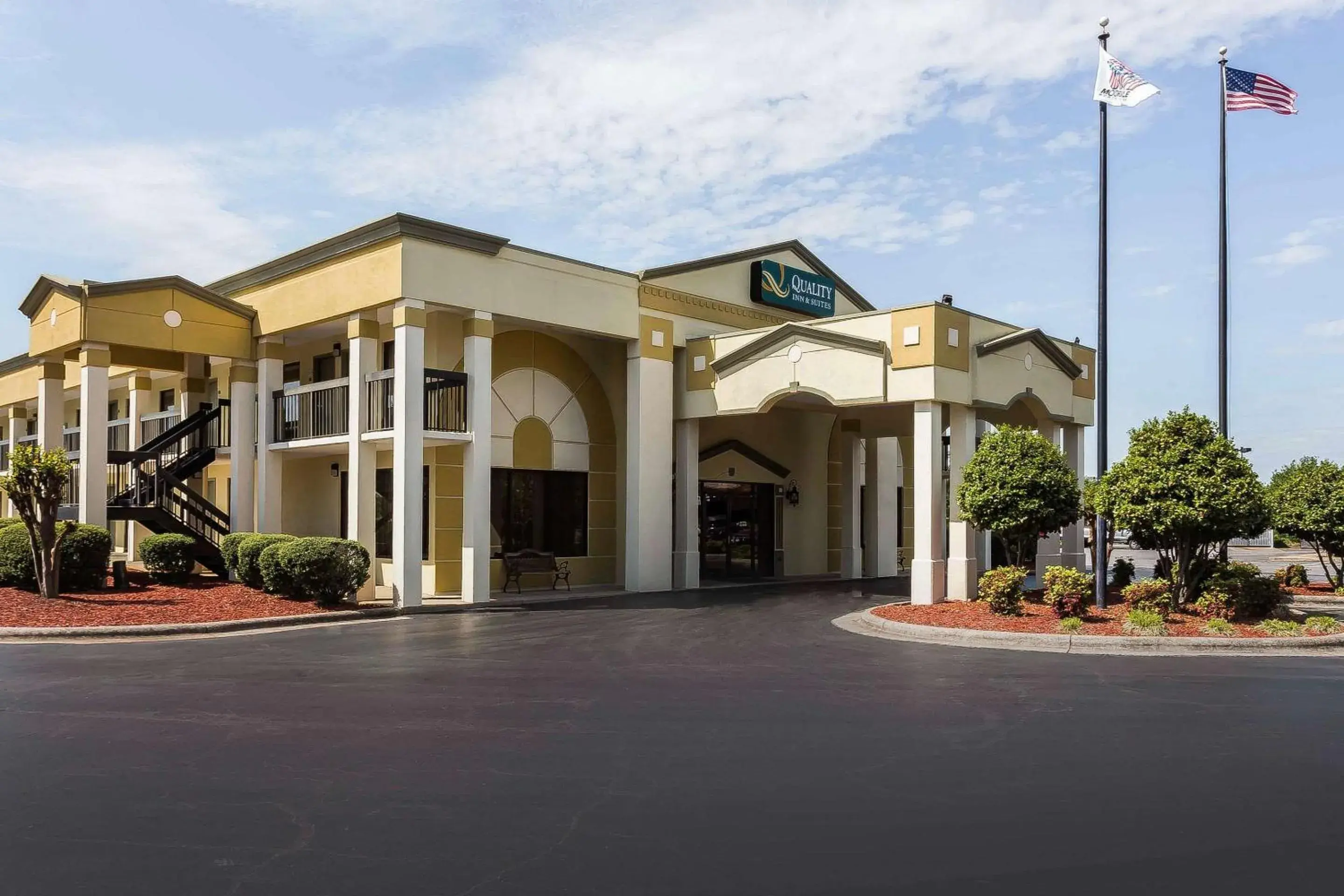 Property building in Quality Inn & Suites Mooresville-Lake Norman Property building in Quality Inn & Suites Mooresville-Lake Norman